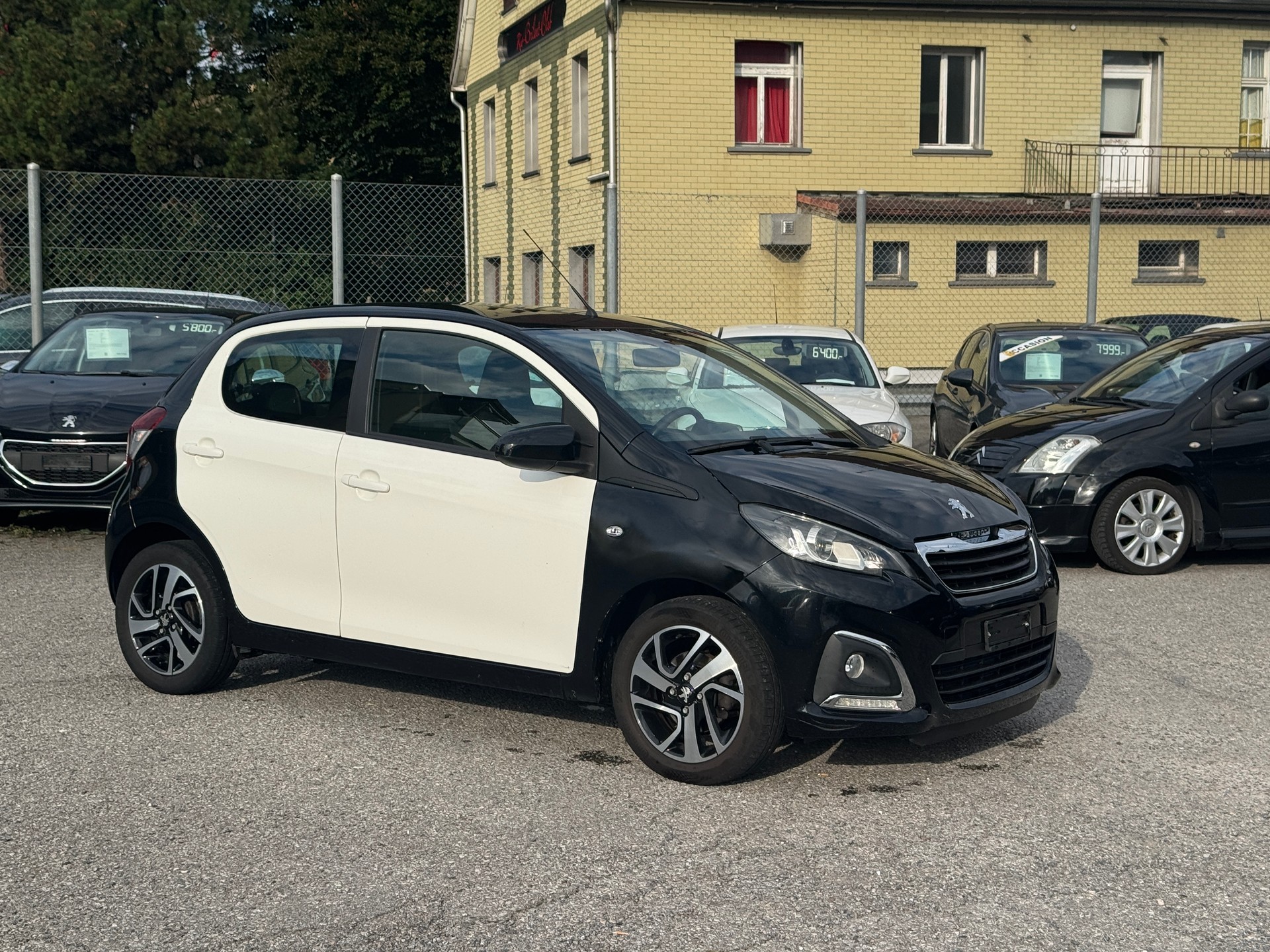 PEUGEOT 108 1.2 VTi Allure-image-2