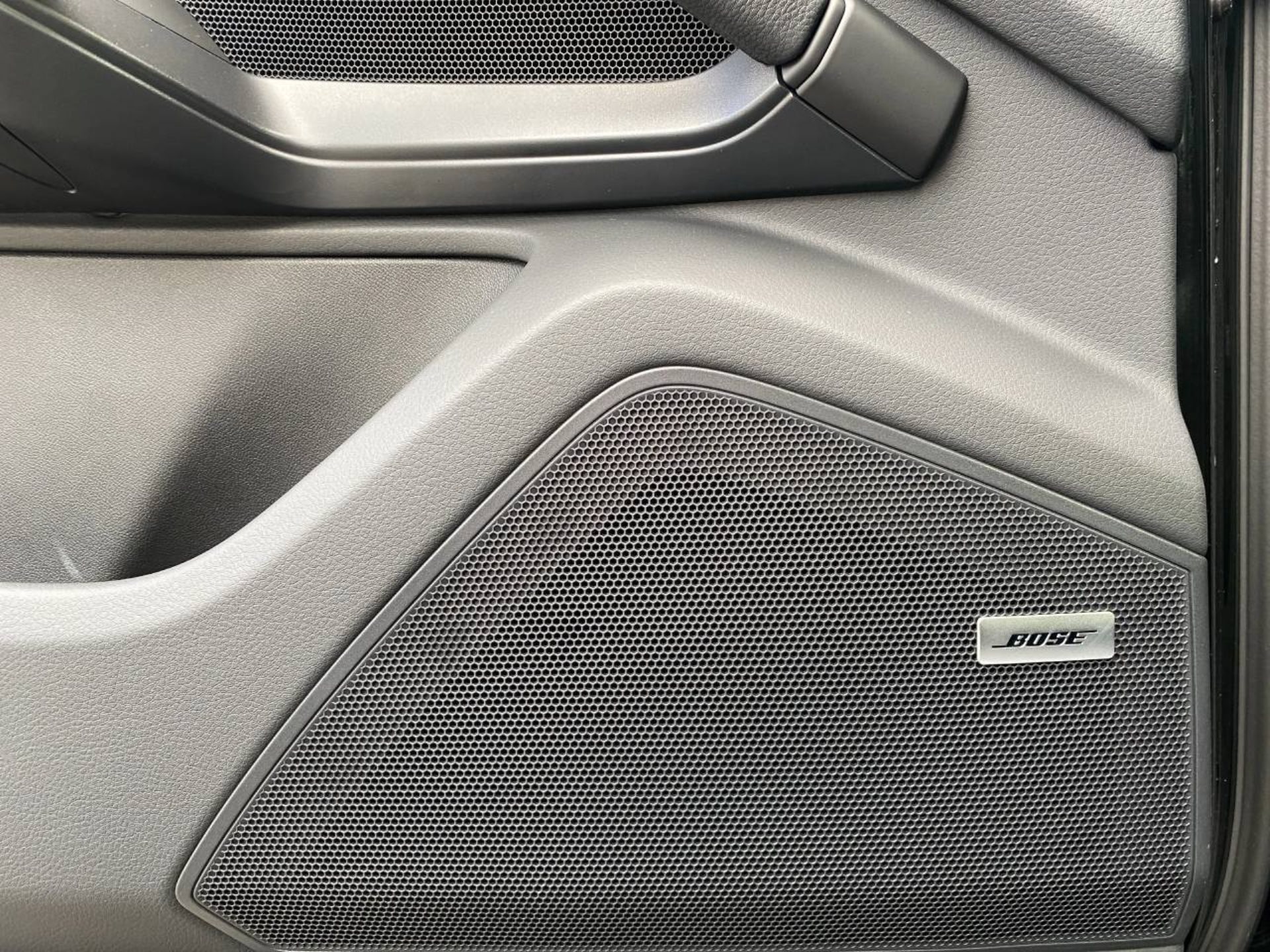 PORSCHE Cayenne S-image-21