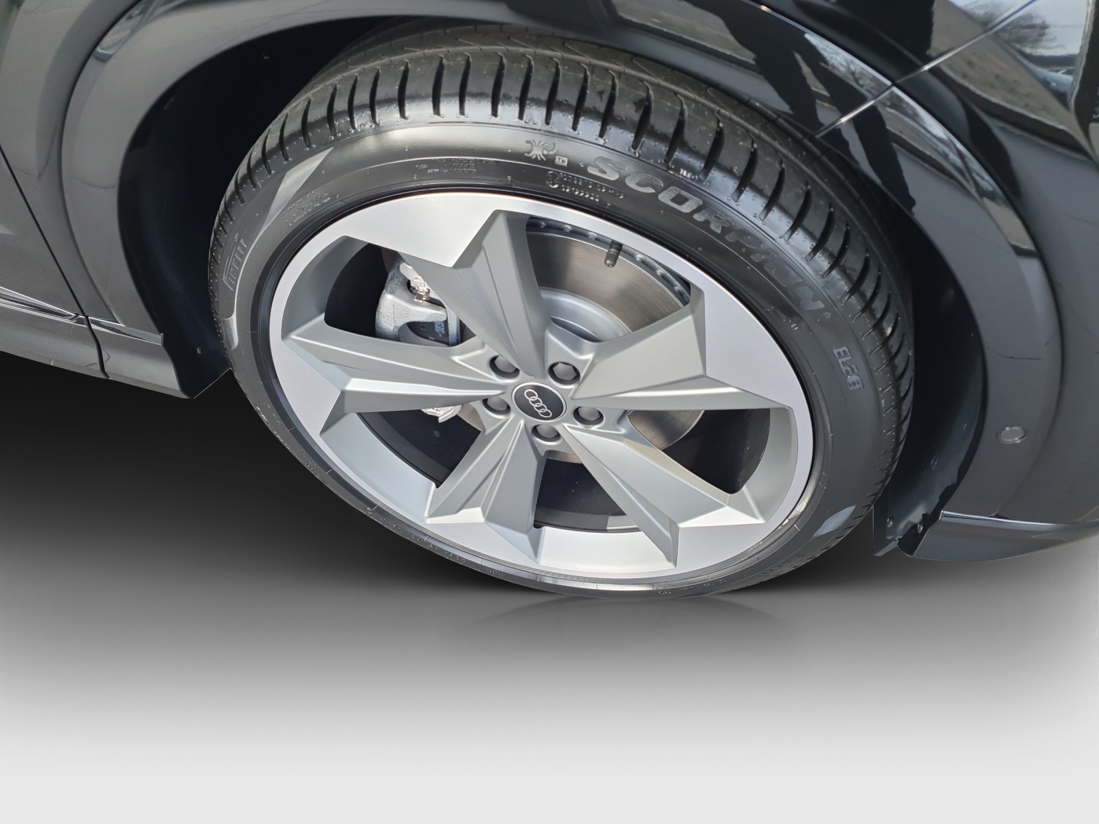 AUDI Q4 Sportback e-tron 45 Edition Swiss Ski quattro-image-13