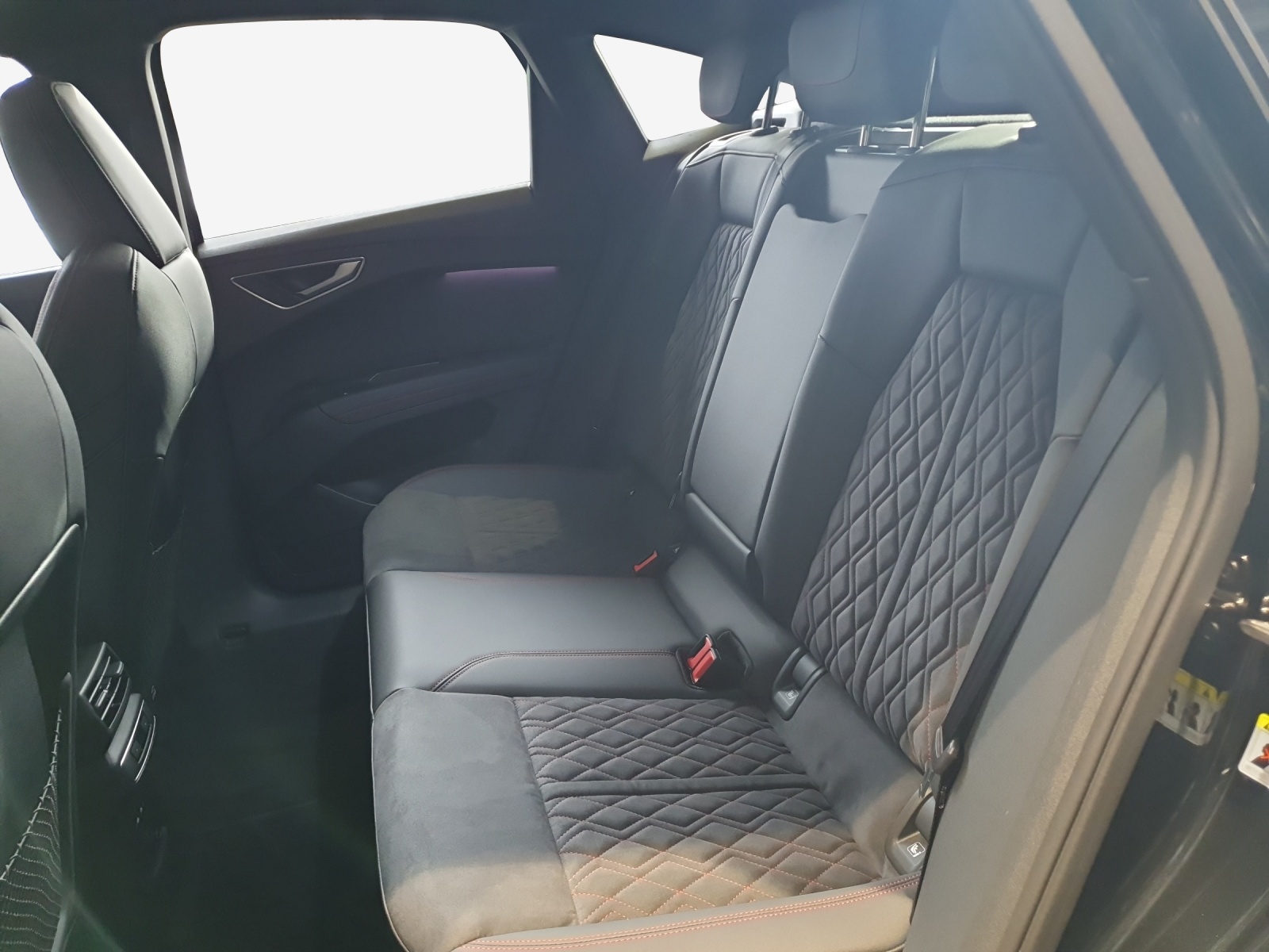 AUDI Q4 Sportback e-tron 45 Edition Swiss Ski quattro-image-10