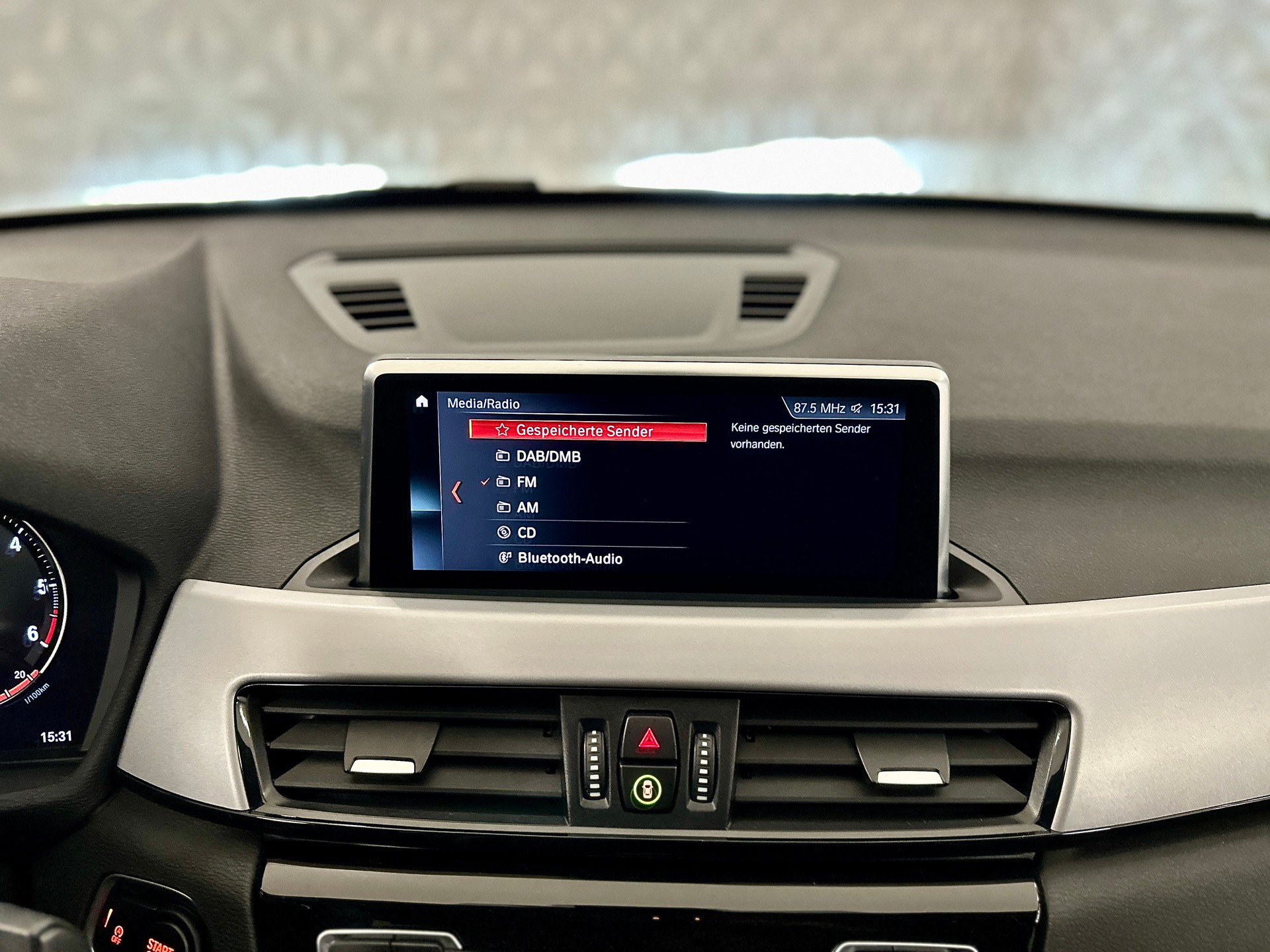 BMW X1 xDrive 20d Steptronic-image-16