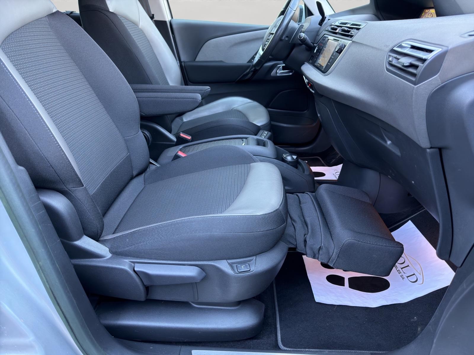 CITROEN C4 Picasso 1.6 e-HDi Exclusive ETG6-image-8
