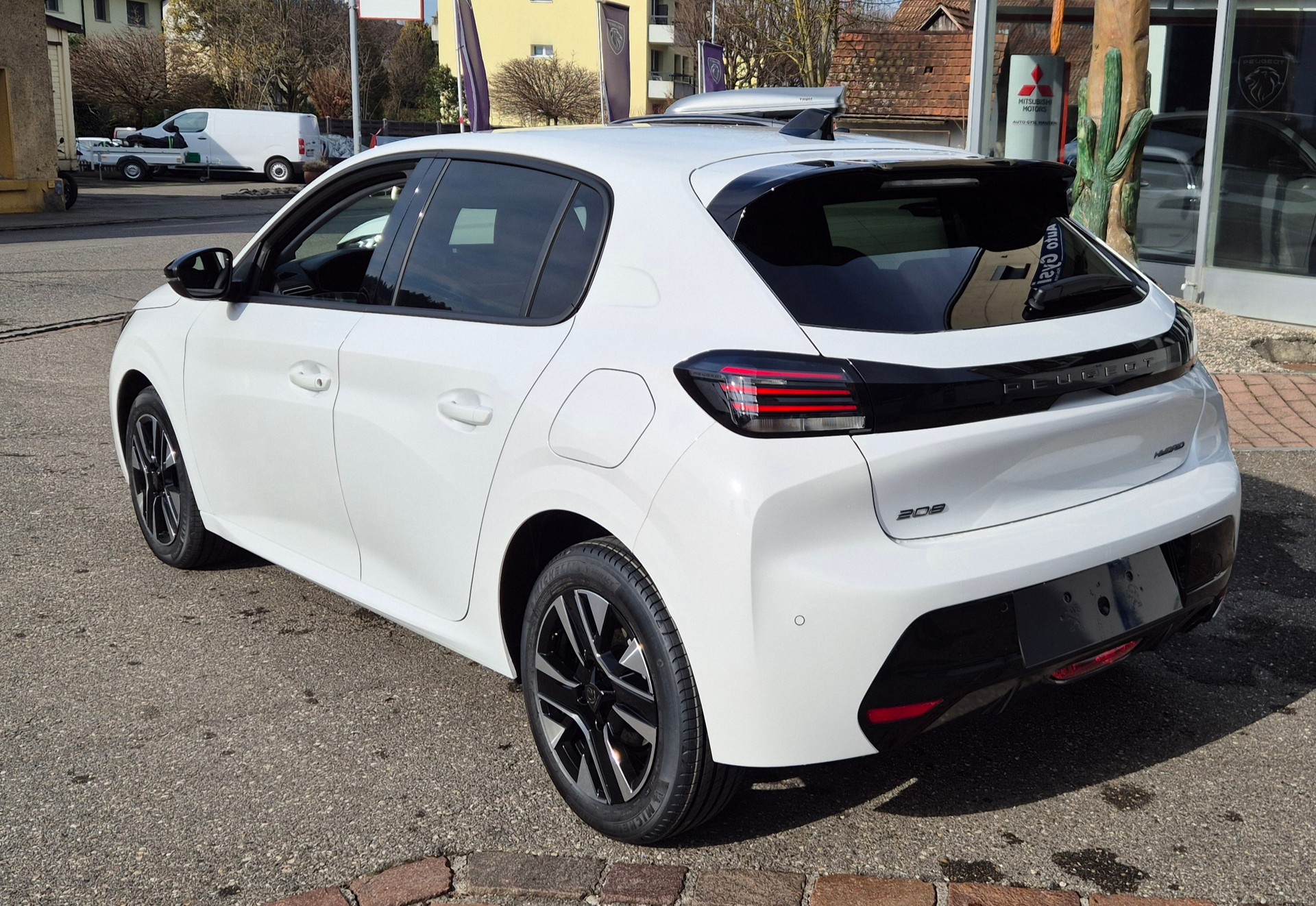 PEUGEOT e-208 Spirit II Automat-image-2