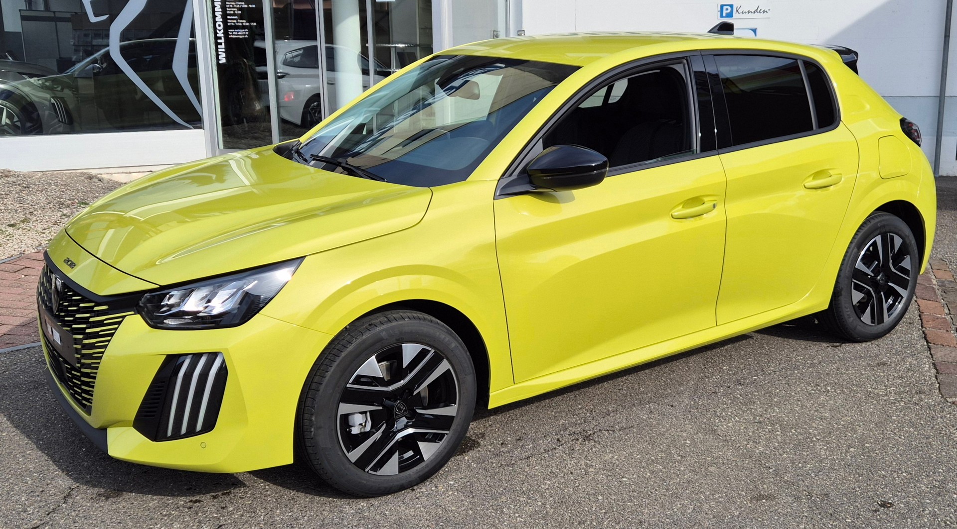 PEUGEOT e-208 Spirit II Automat-image-10