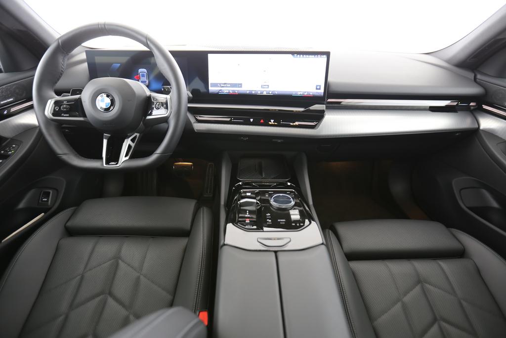 BMW 520d xDrive Touring-image-4