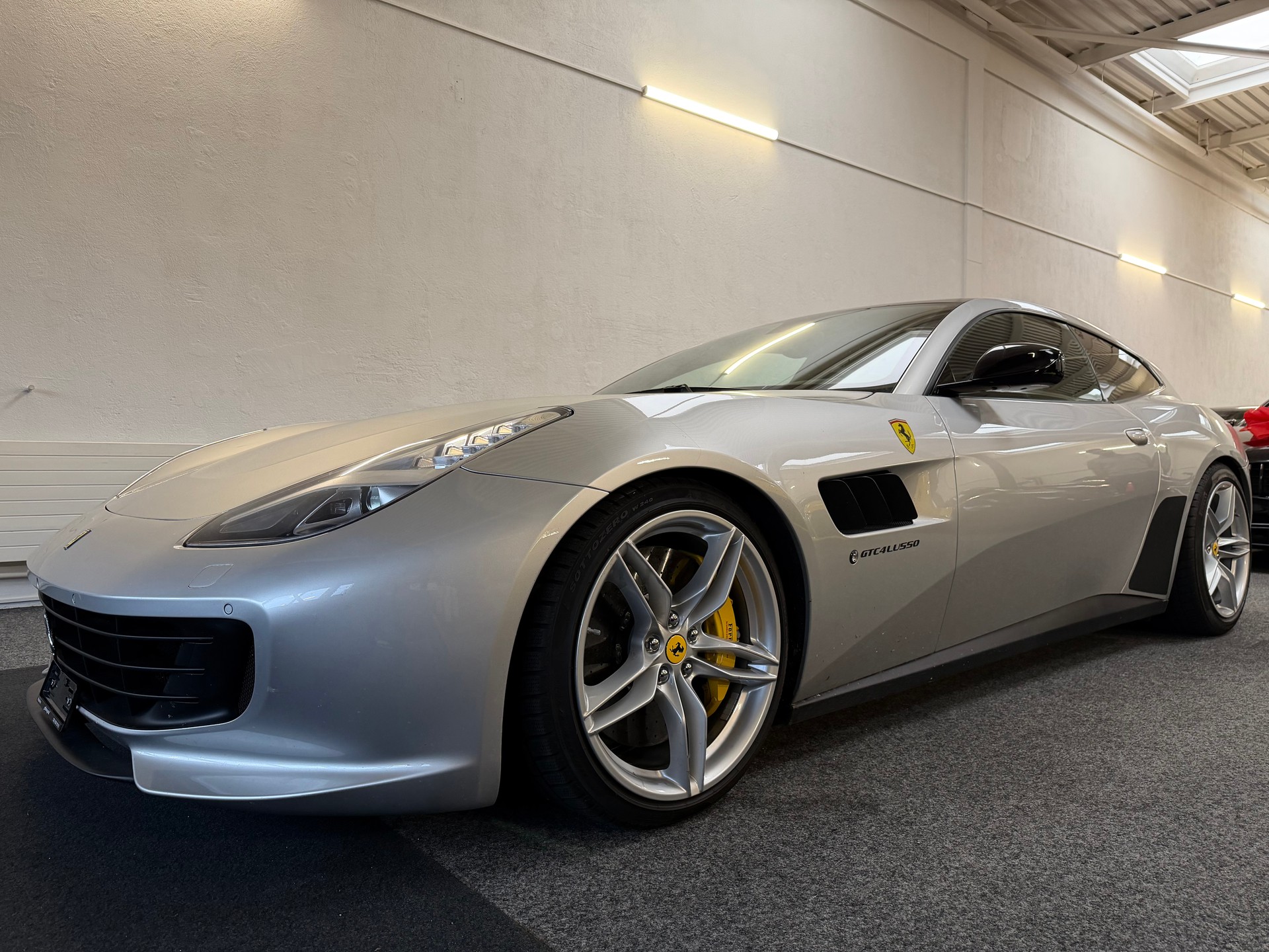 FERRARI GTC 4 Lusso-image-6
