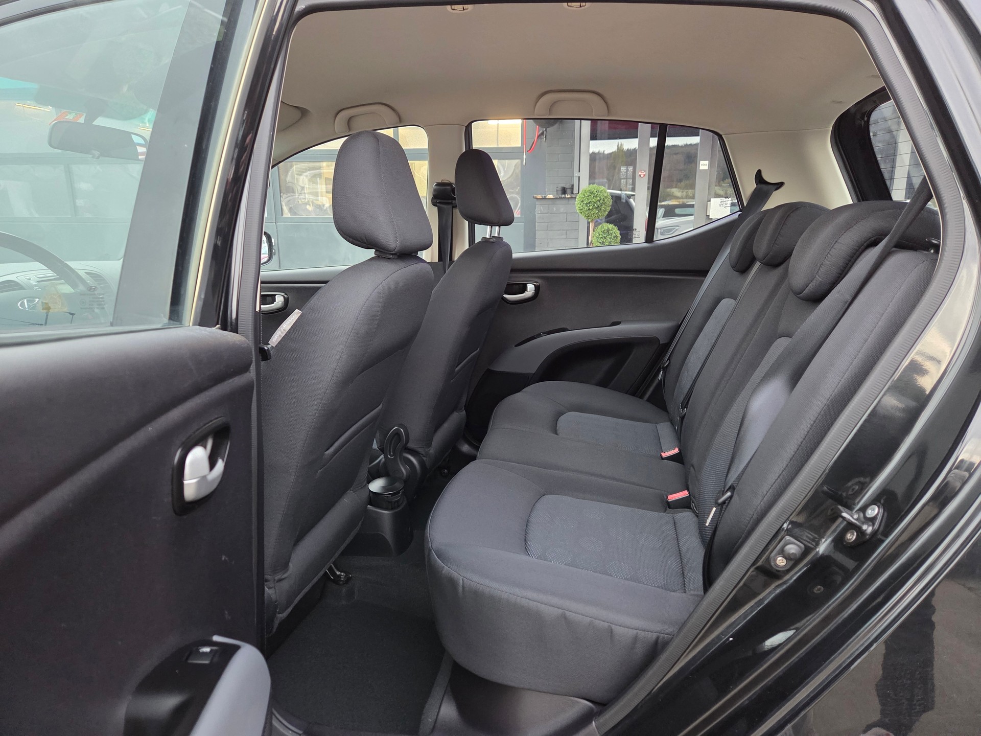 HYUNDAI i10 1.1 Style Automatic-image-16