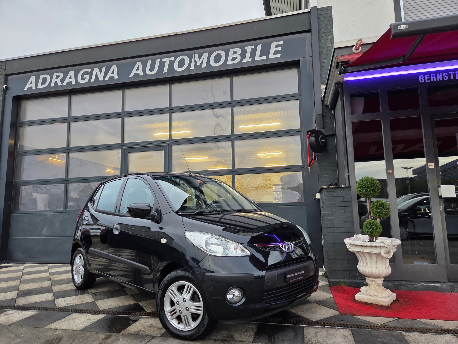 HYUNDAI i10 1.1 Style Automatic-image-3