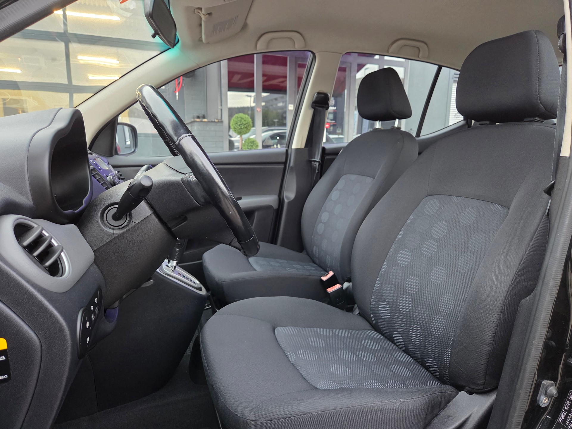 HYUNDAI i10 1.1 Style Automatic-image-14
