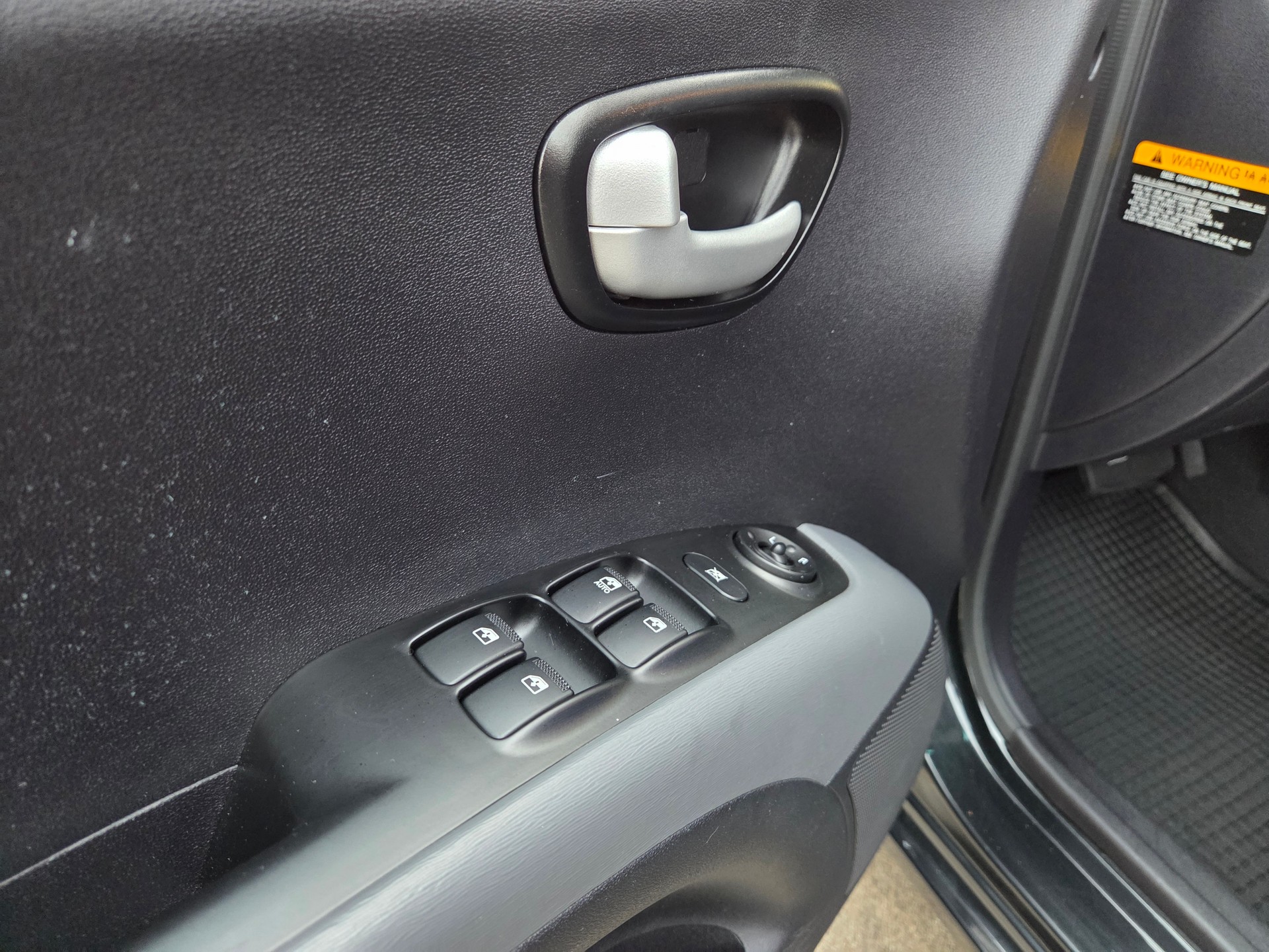 HYUNDAI i10 1.1 Style Automatic-image-12