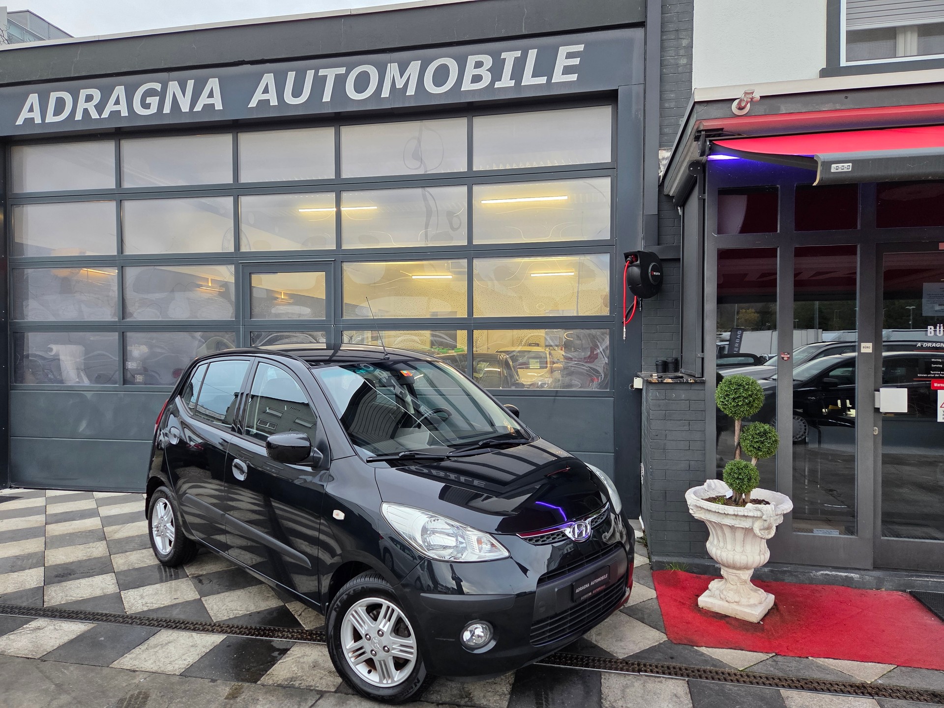 HYUNDAI i10 1.1 Style Automatic-image-0