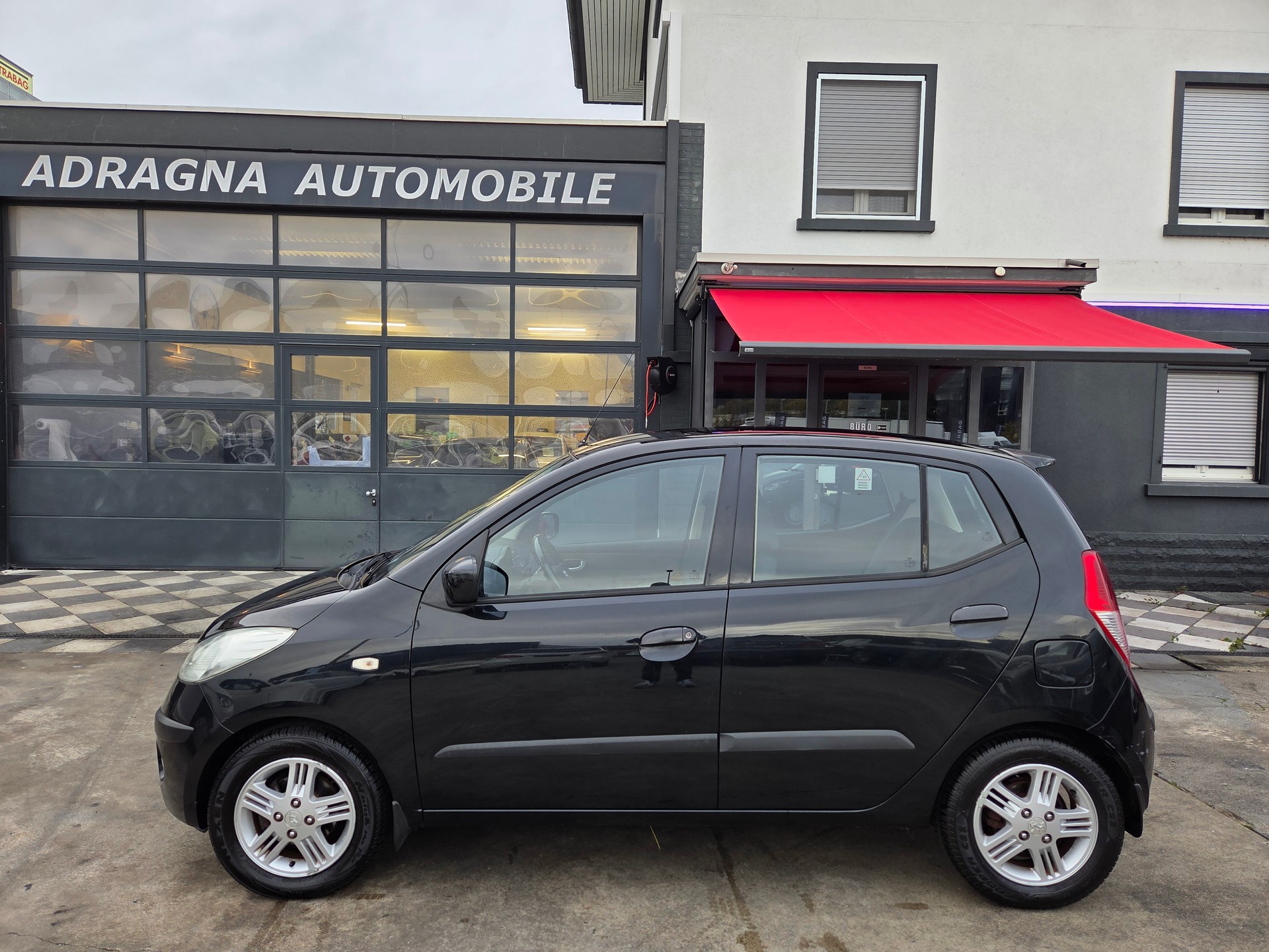 HYUNDAI i10 1.1 Style Automatic-image-5