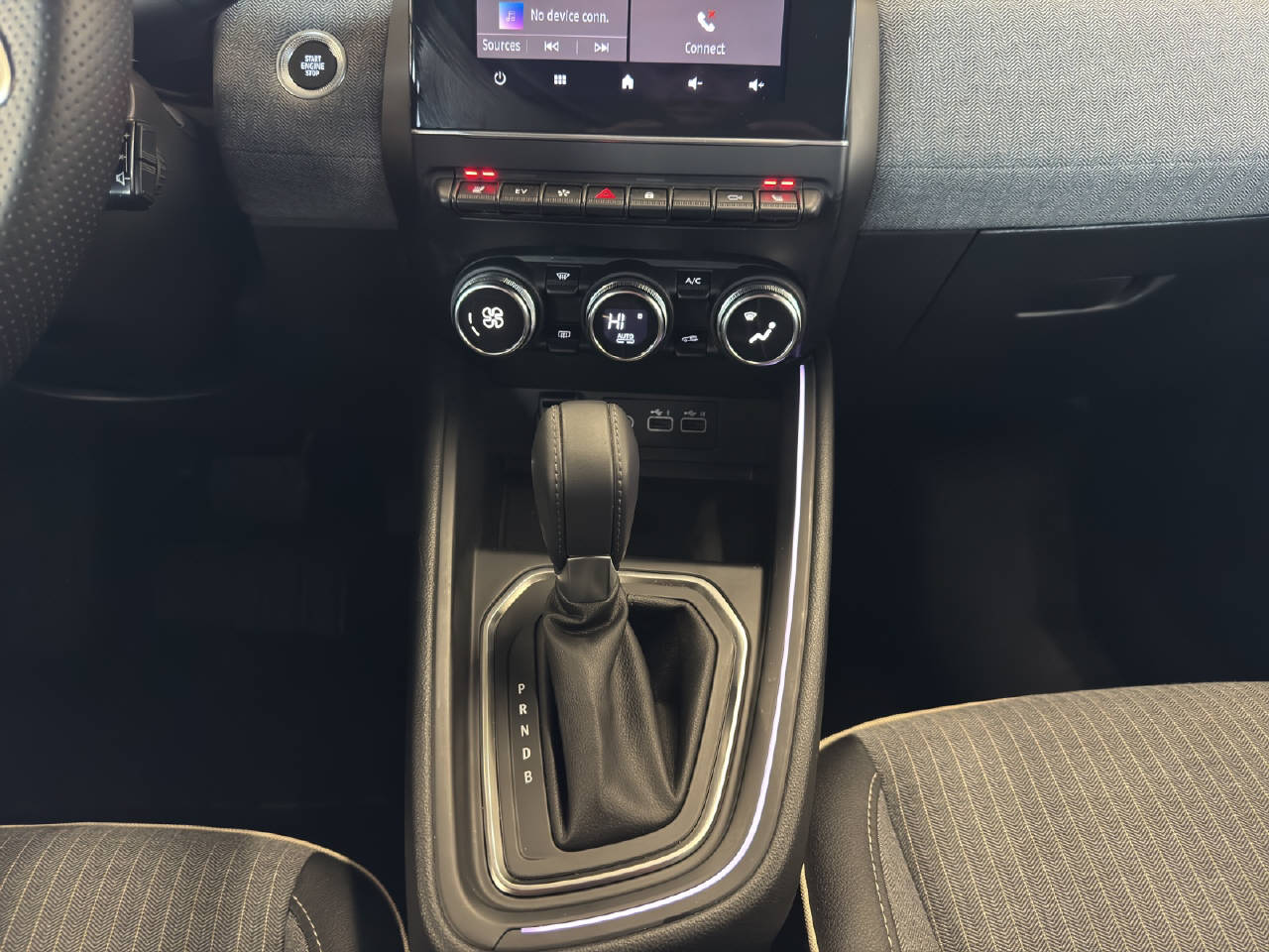 RENAULT Clio 1.6 E-Tech techno-image-9