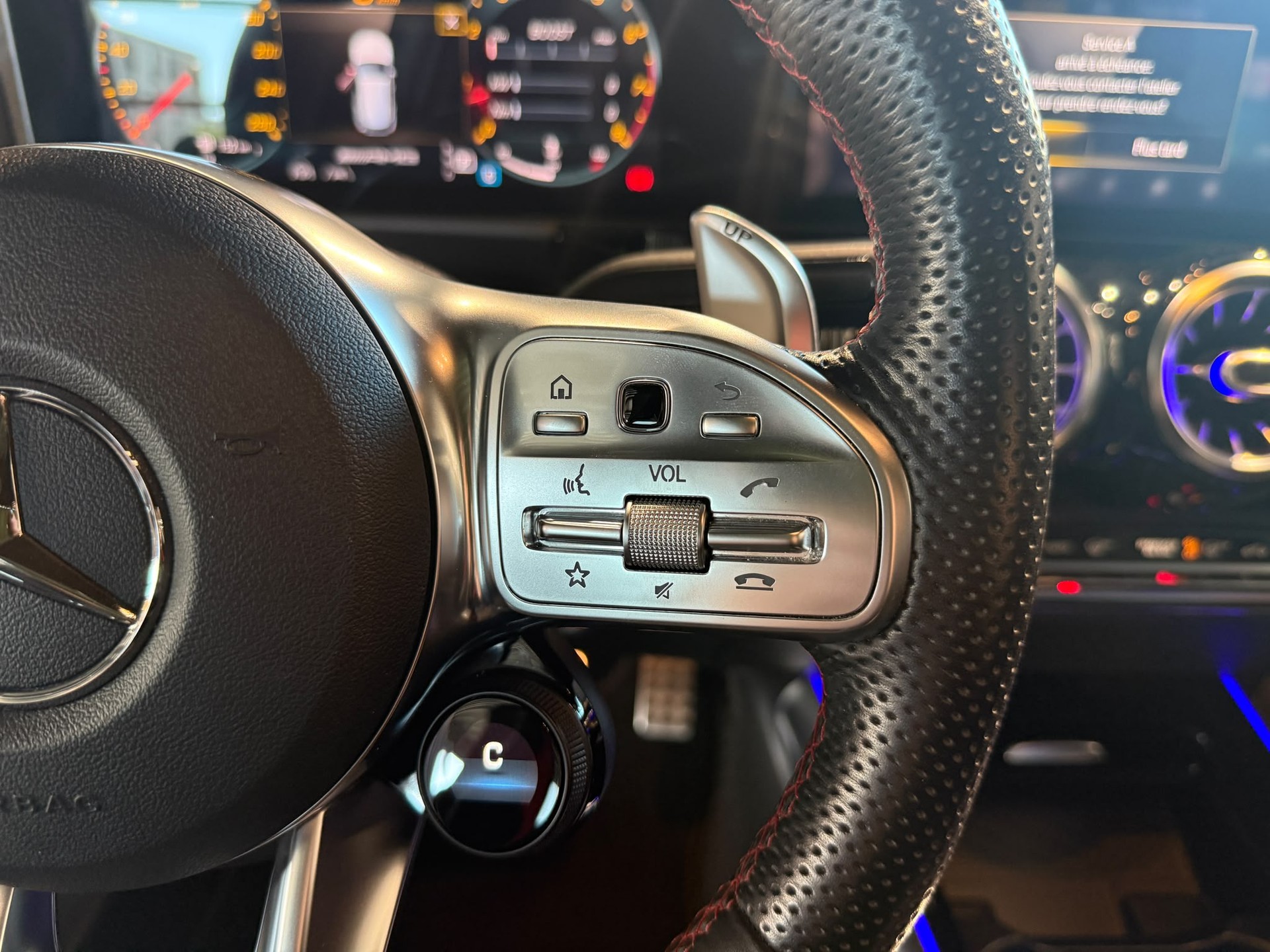 MERCEDES-BENZ GLA 35 AMG 4Matic 8G-Speedshift DCT-image-15