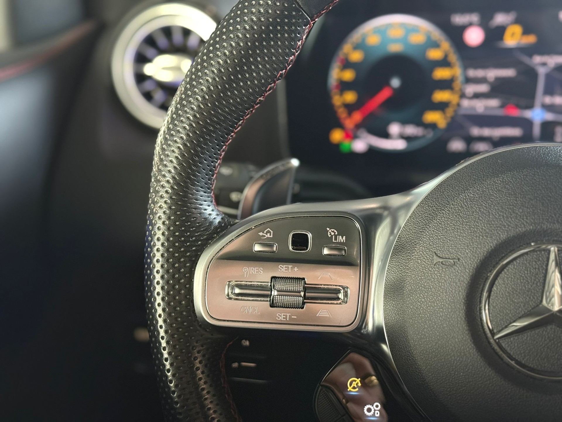 MERCEDES-BENZ GLA 35 AMG 4Matic 8G-Speedshift DCT-image-9
