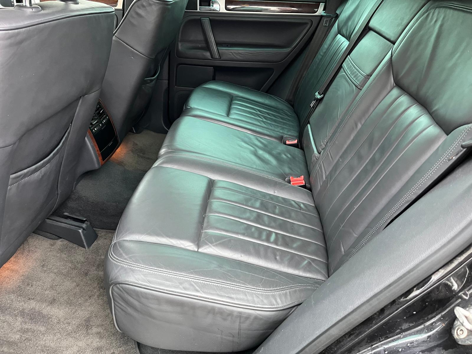 VW Touareg 5.0 TDI V10 Automatic-image-8