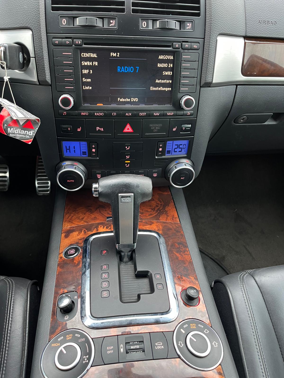 VW Touareg 5.0 TDI V10 Automatic-image-11