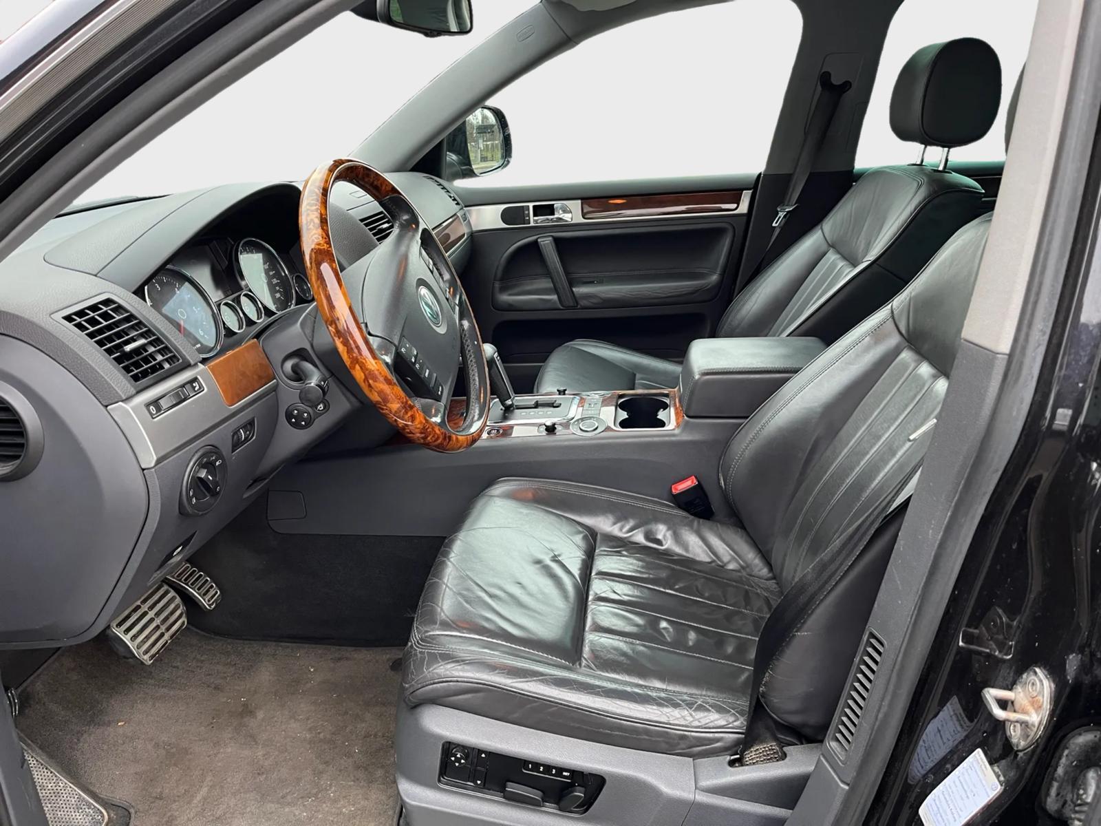 VW Touareg 5.0 TDI V10 Automatic-image-7