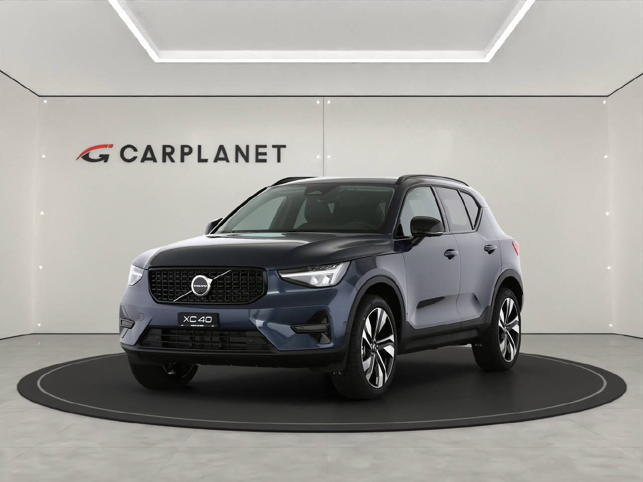 VOLVO XC40 2.0 B3 MH Plus Dark-image-0
