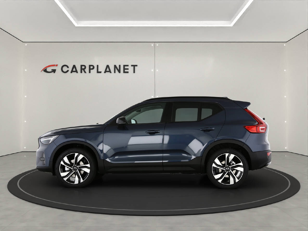 VOLVO XC40 2.0 B3 MH Plus Dark-image-1