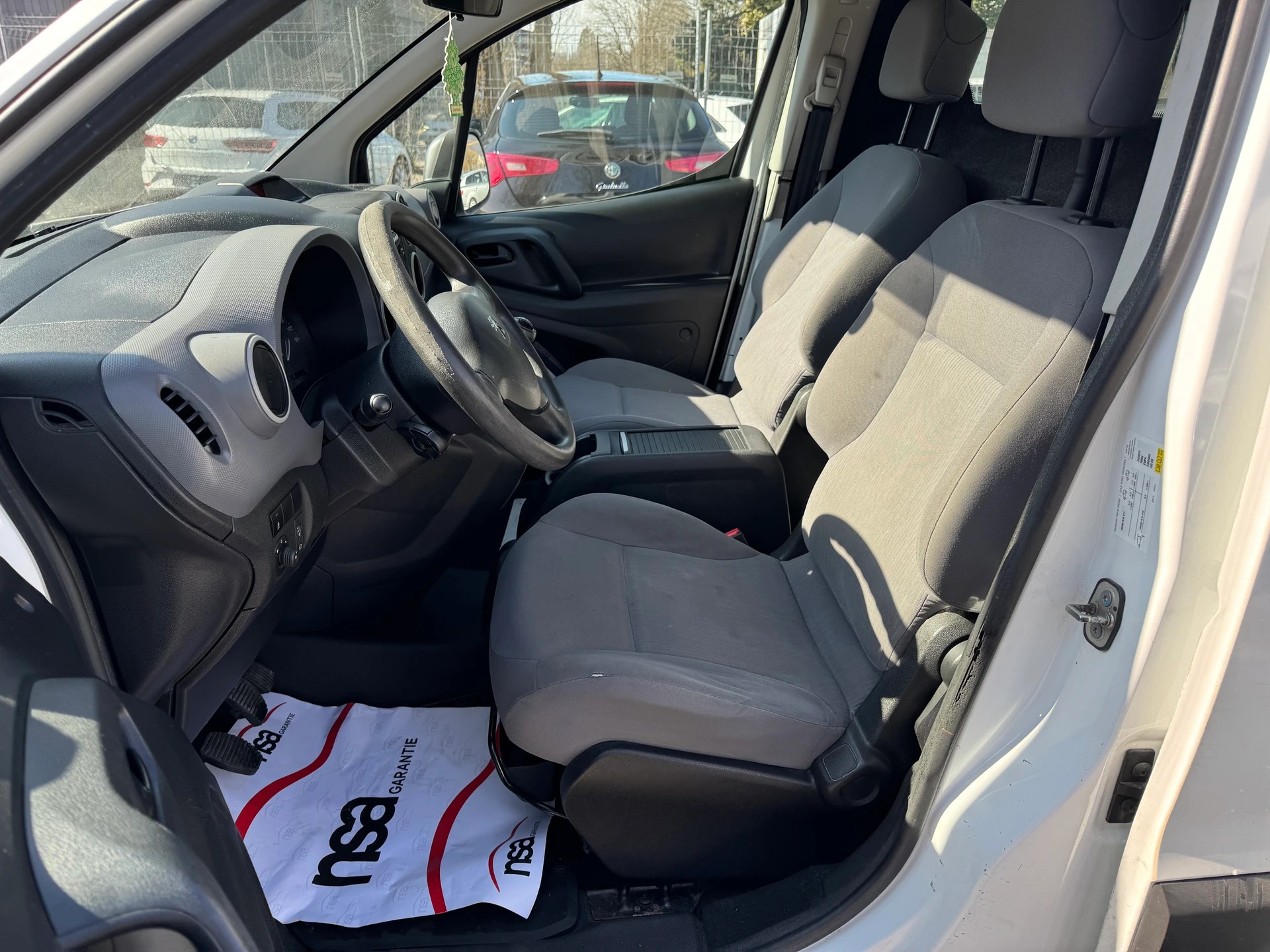 PEUGEOT Partner 1.6 BlueHDI Access * 02x Sitzplatz * Klimaanlage * Tempomat * 02x Airbag * Nutzlast 475Kg * Frisch Ab MFK-image-2