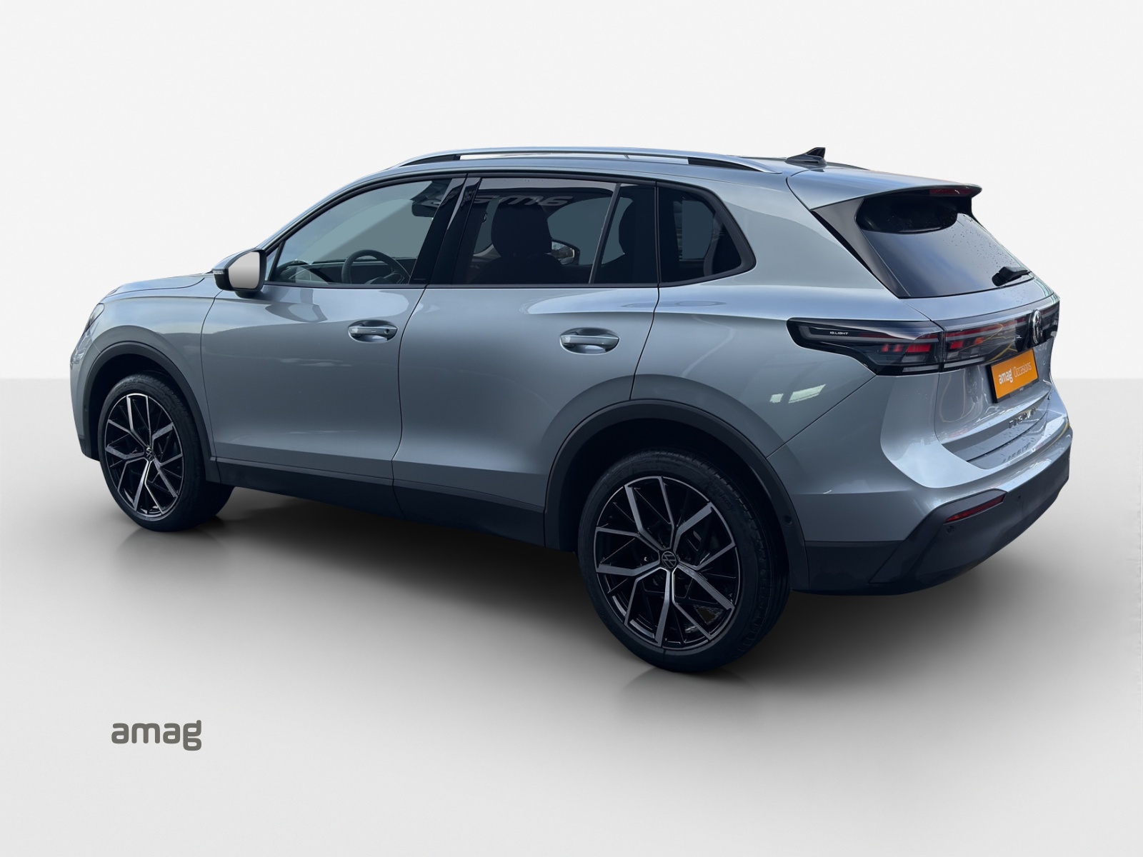 VW Tiguan 2.0 TSI DSG Life 4Motion-image-2