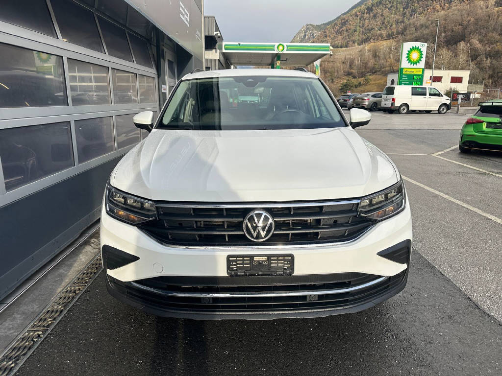 VW Tiguan 1.5 TSI Life DSG 2WD-image-2
