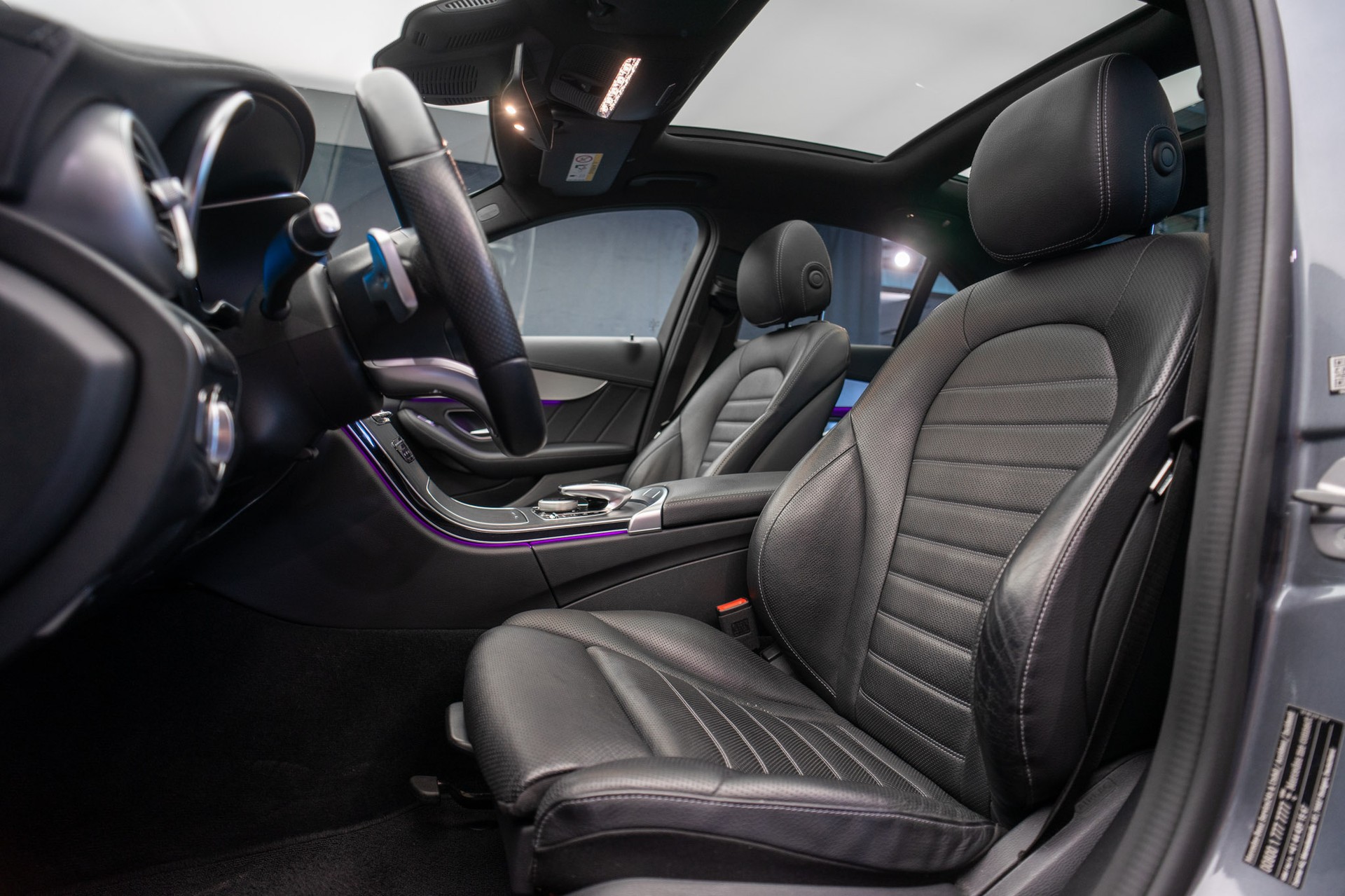 MERCEDES-BENZ C 200 Swiss Star AMG Line 4Matic 9G-Tronic-image-15
