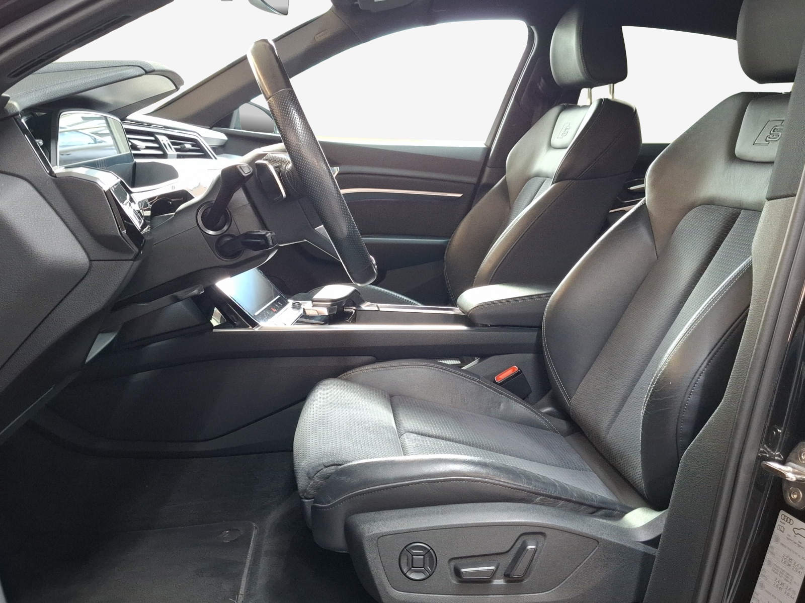 AUDI e-tron 55 Sportback Advanced quattro-image-8