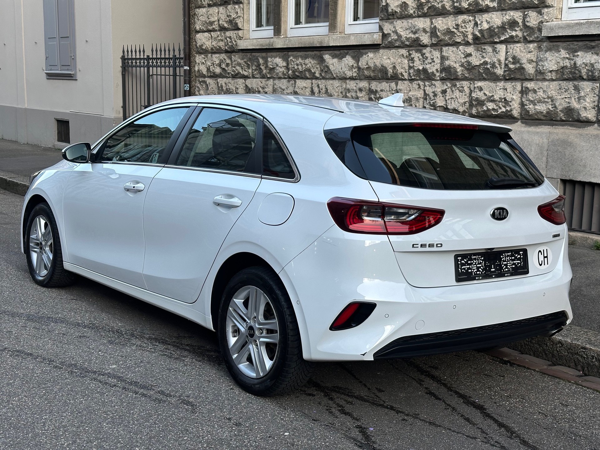 KIA Ceed 1.5 T-GDi Power DCT-image-5