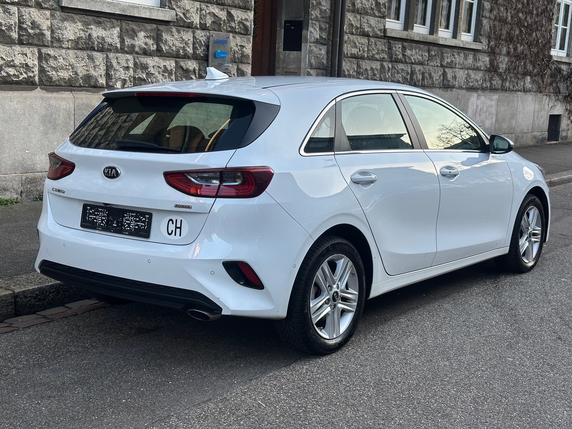 KIA Ceed 1.5 T-GDi Power DCT-image-4