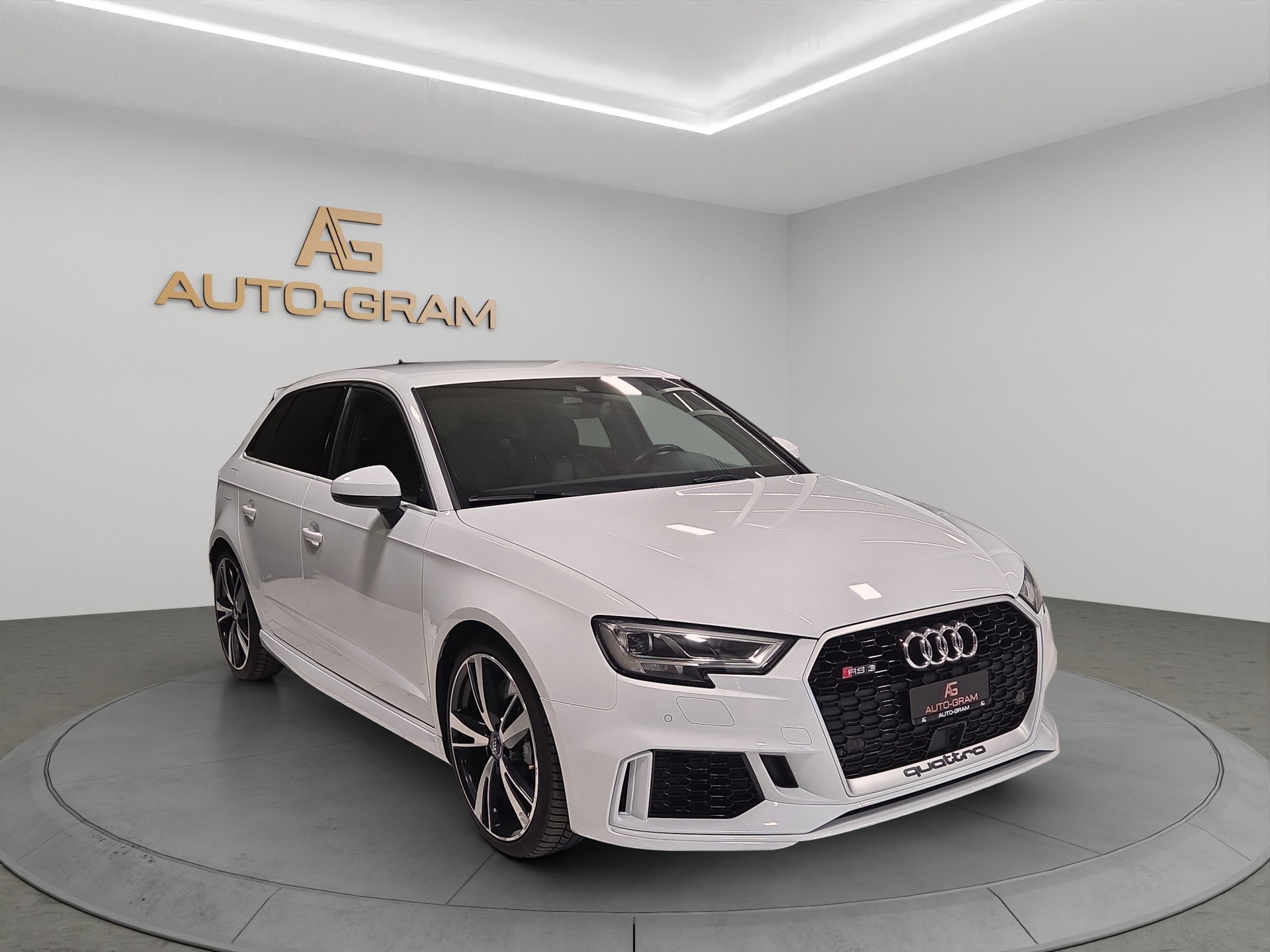 AUDI RS3 Sportback 2.5 TSI quattro S-tronic APR 555PS-image-6