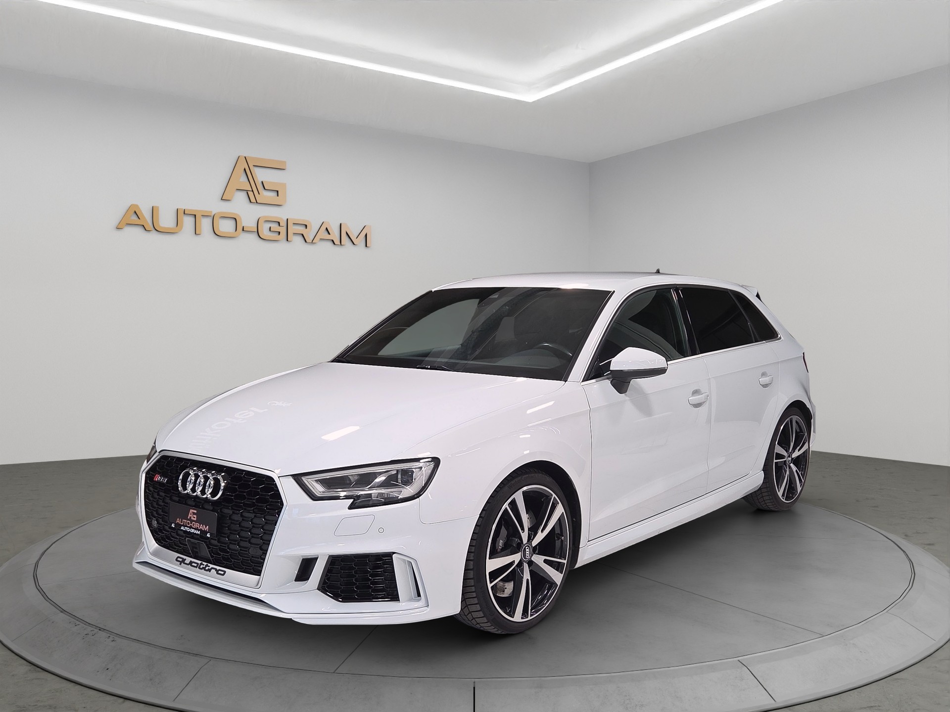 AUDI RS3 Sportback 2.5 TSI quattro S-tronic APR 555PS-image-0