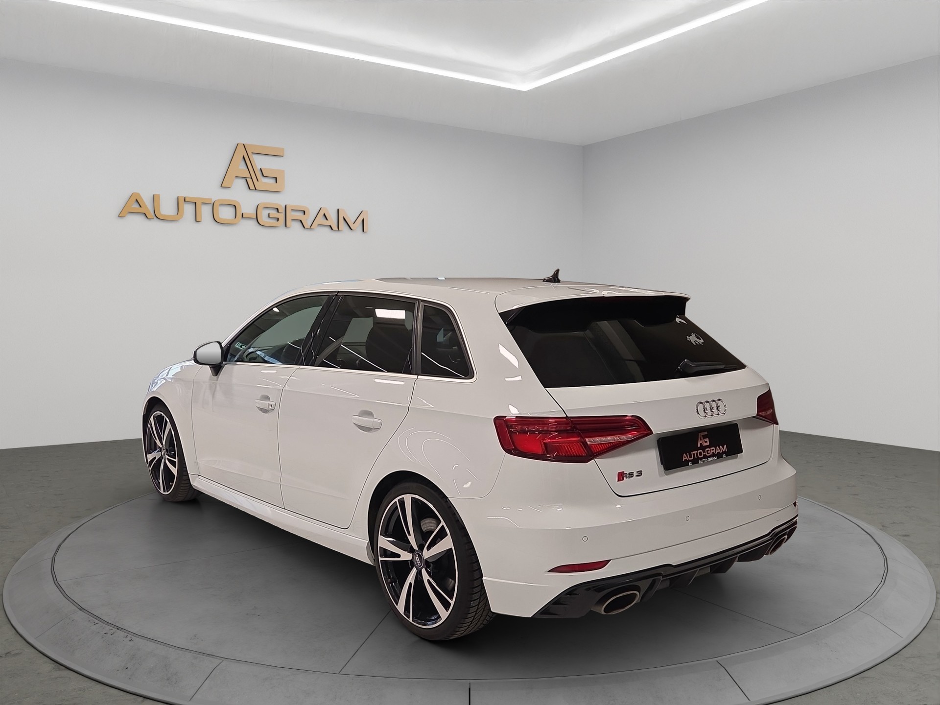 AUDI RS3 Sportback 2.5 TSI quattro S-tronic APR 555PS-image-2