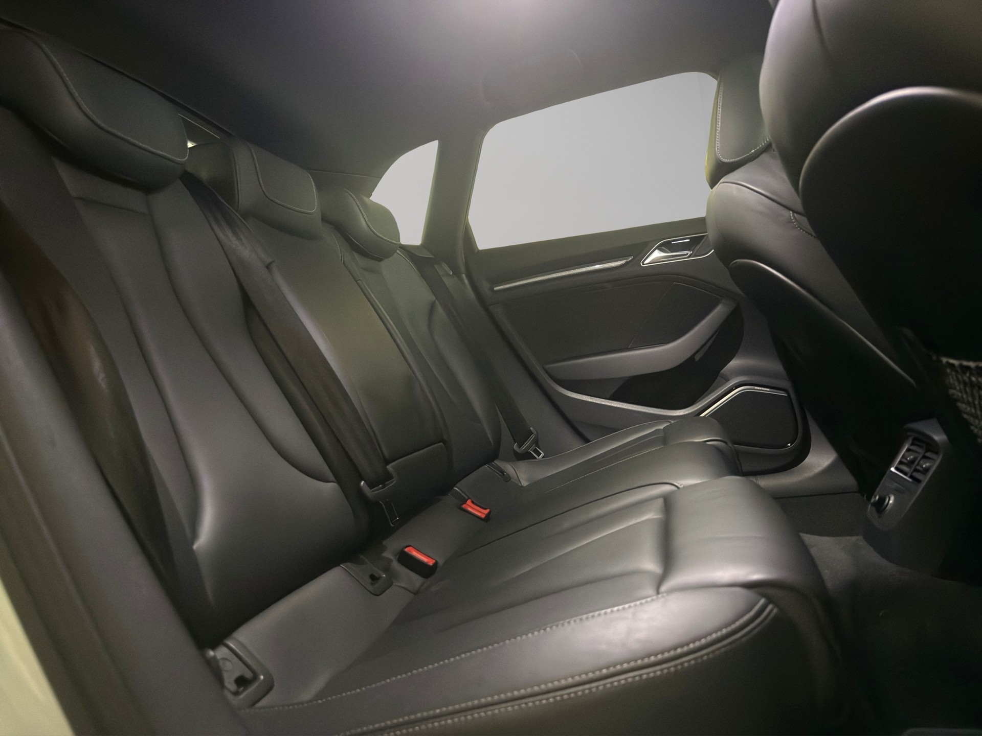 AUDI RS3 Sportback 2.5 TSI quattro S-tronic APR 555PS-image-23
