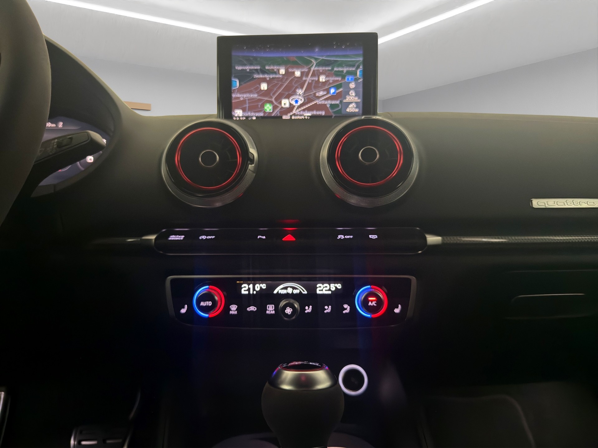 AUDI RS3 Sportback 2.5 TSI quattro S-tronic APR 555PS-image-15