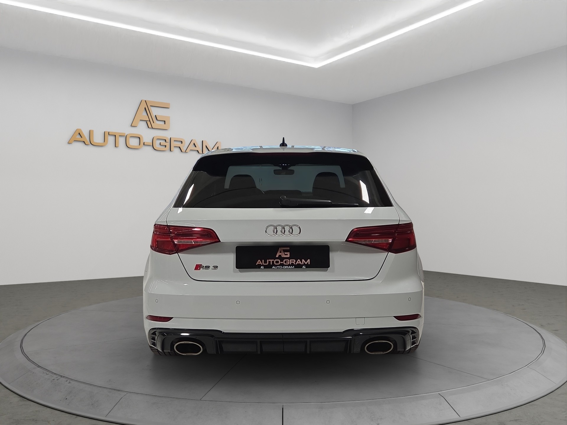 AUDI RS3 Sportback 2.5 TSI quattro S-tronic APR 555PS-image-3