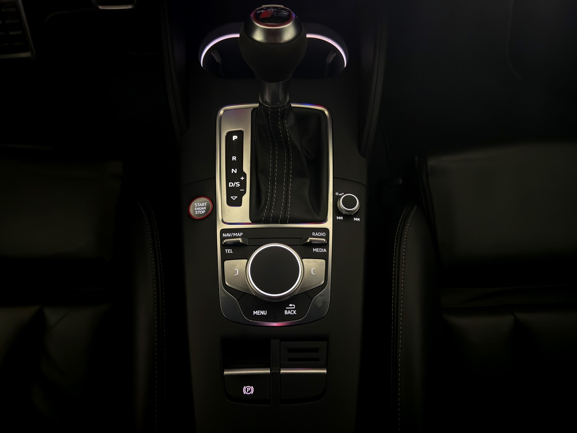 AUDI RS3 Sportback 2.5 TSI quattro S-tronic APR 555PS-image-17