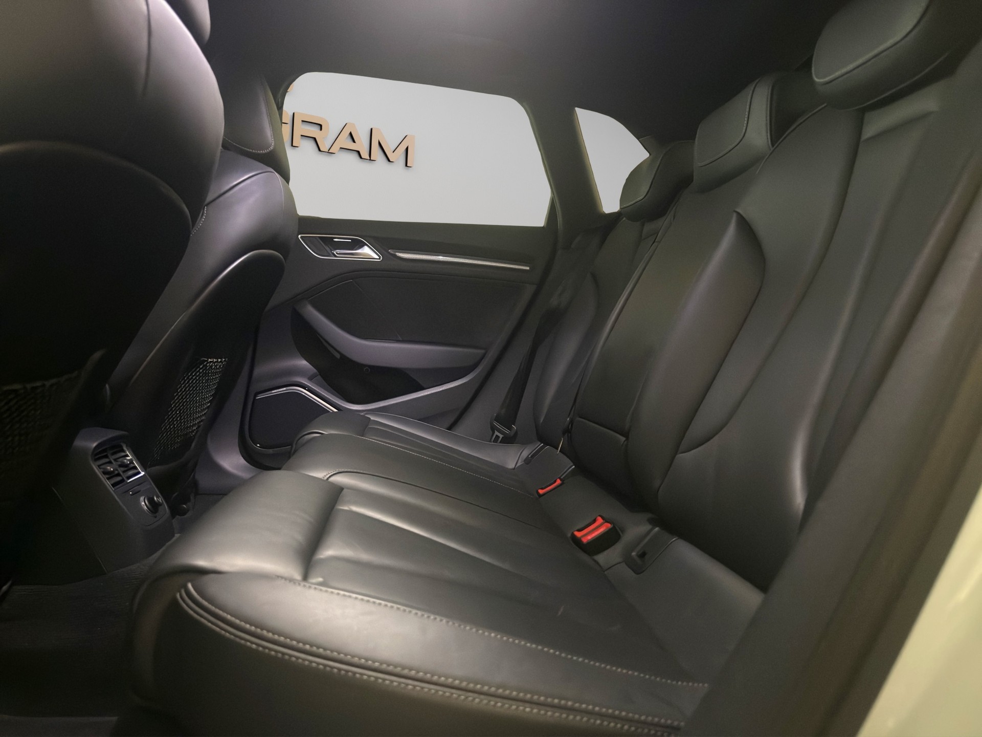 AUDI RS3 Sportback 2.5 TSI quattro S-tronic APR 555PS-image-22