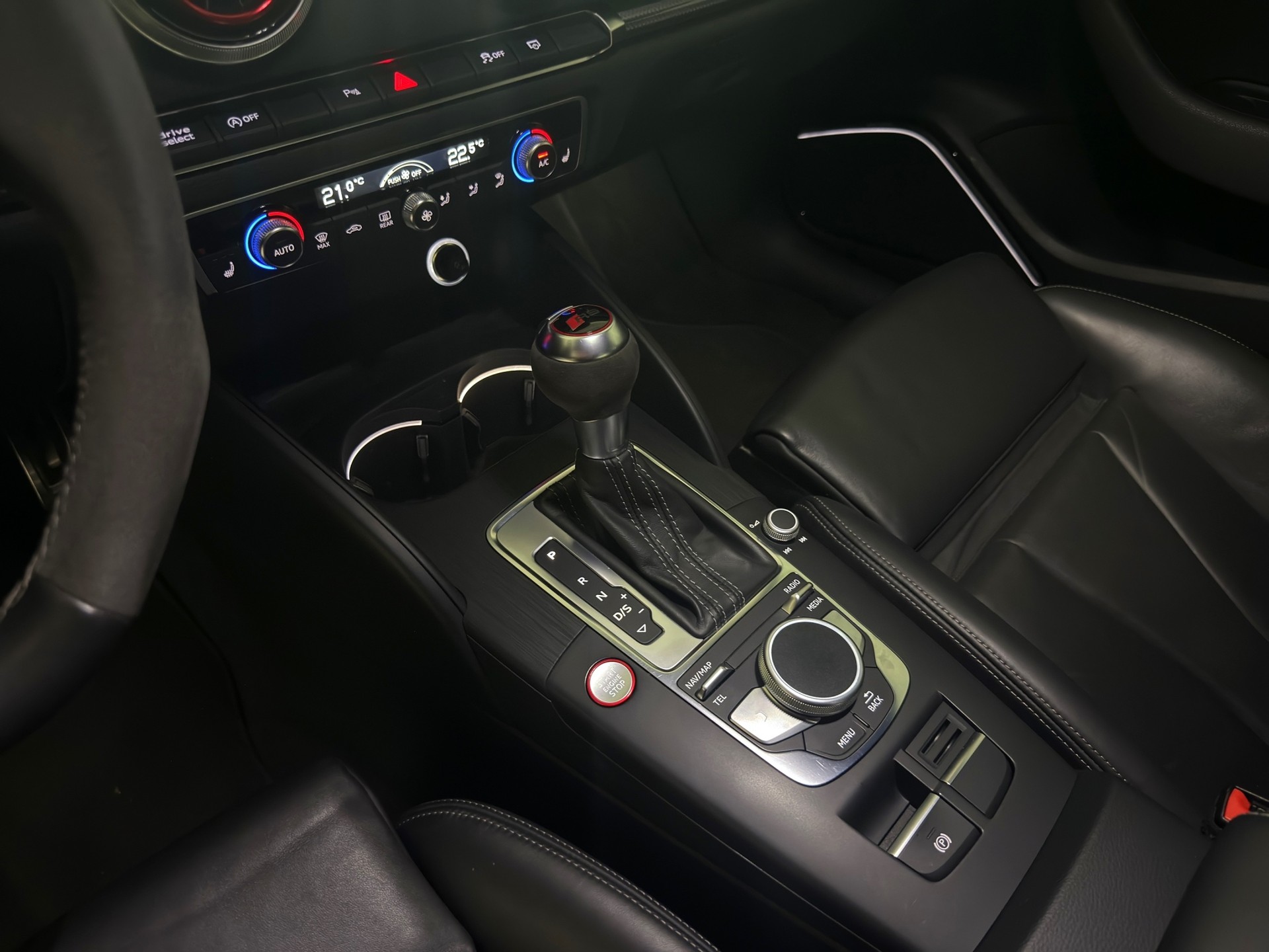 AUDI RS3 Sportback 2.5 TSI quattro S-tronic APR 555PS-image-18