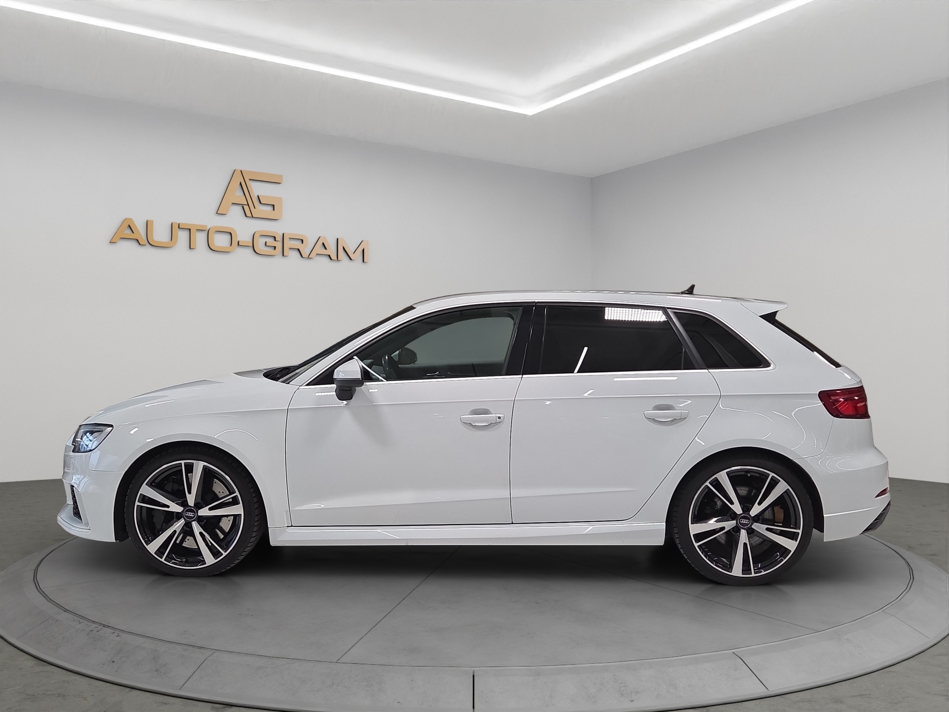 AUDI RS3 Sportback 2.5 TSI quattro S-tronic APR 555PS-image-1
