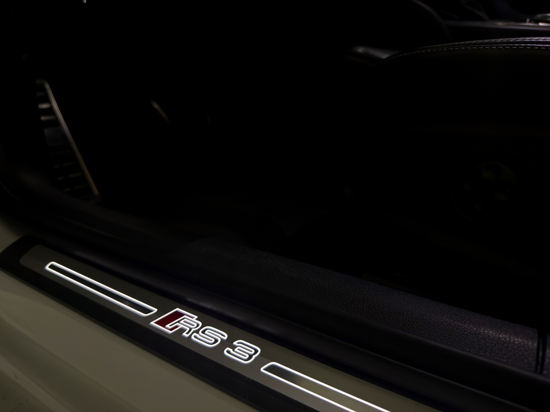 AUDI RS3 Sportback 2.5 TSI quattro S-tronic APR 555PS-image-20
