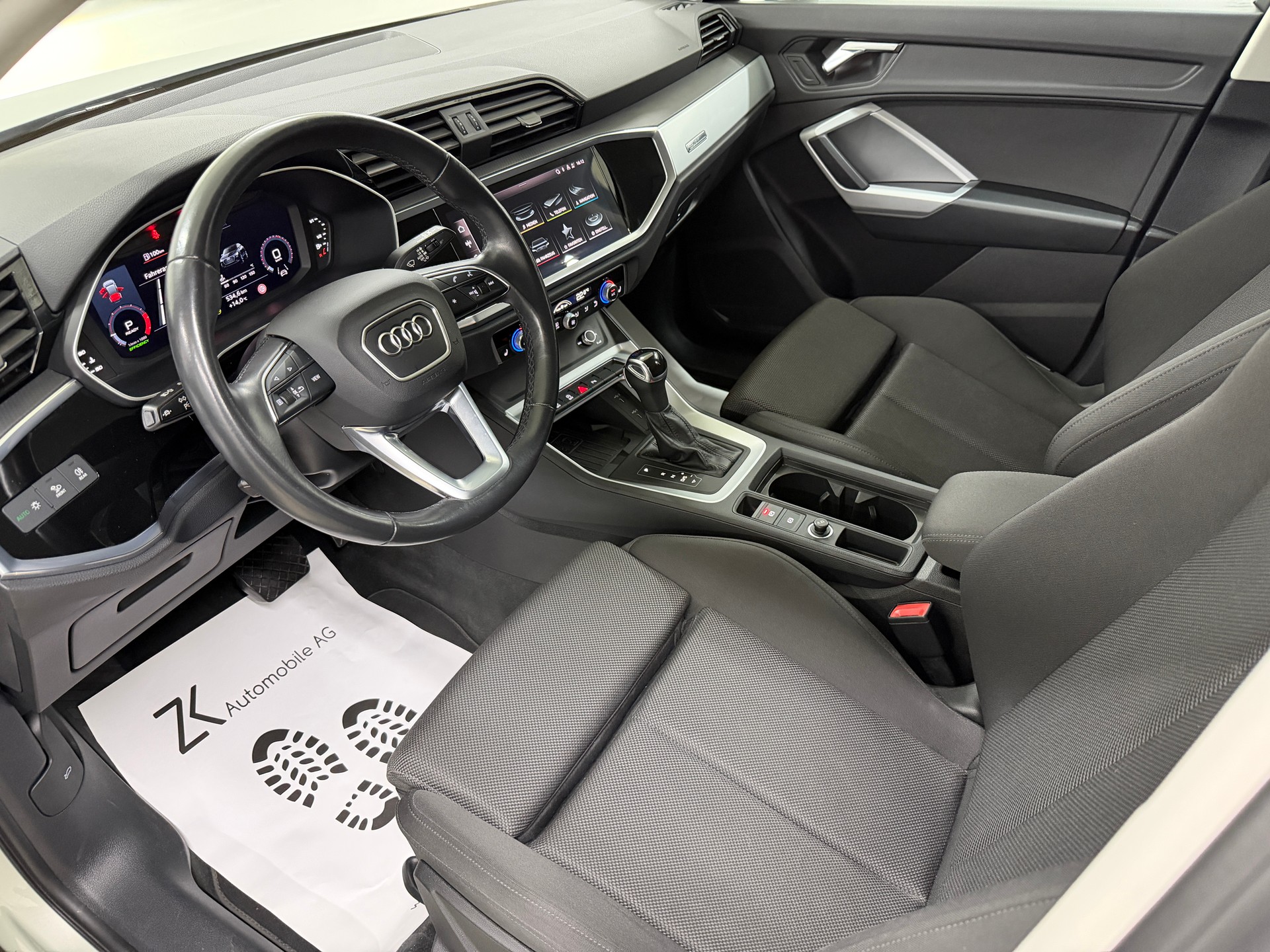AUDI Q3 Sportback 35 TFSI S line Dew Silver Attraction S-tronic-image-6