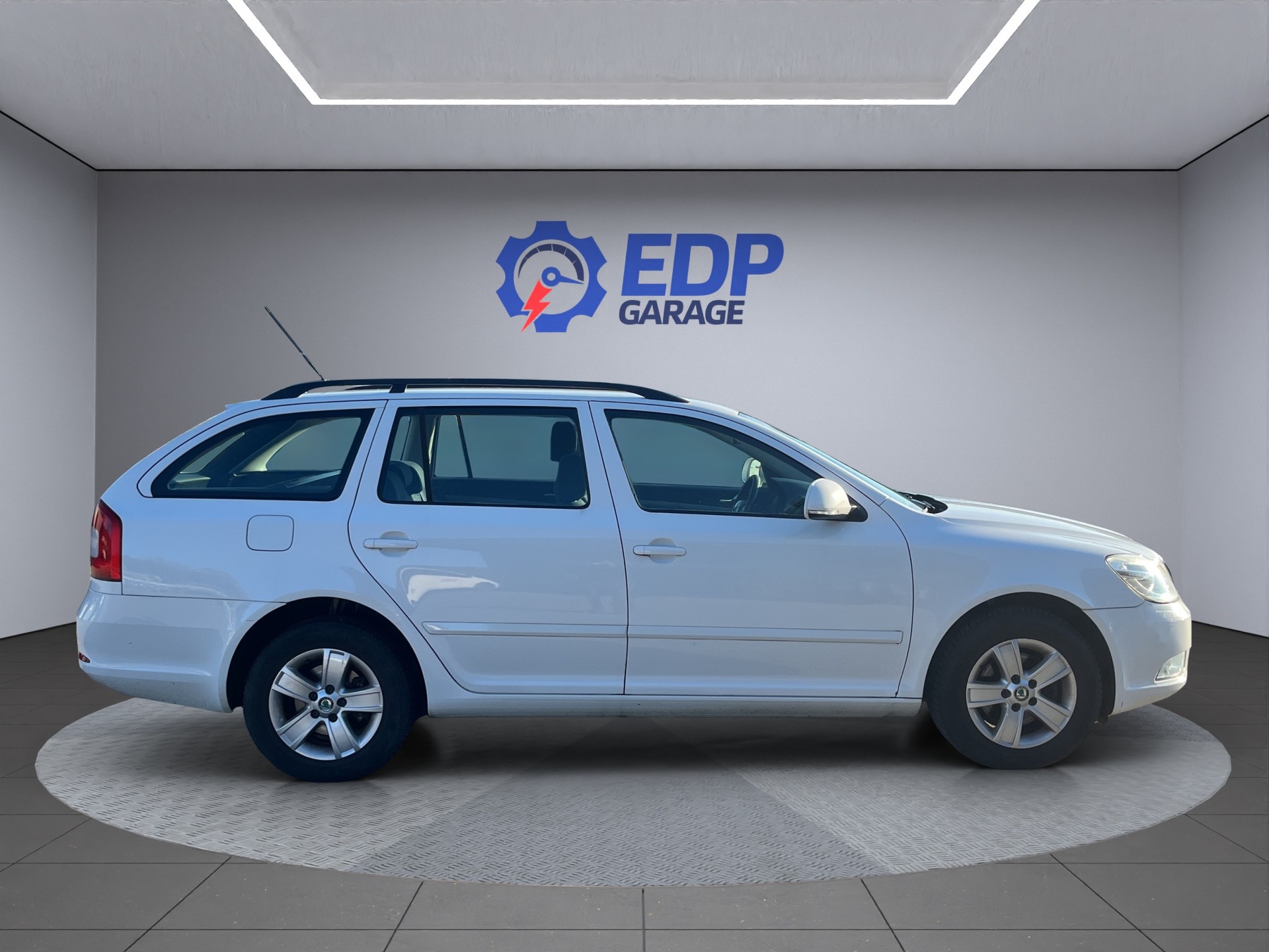SKODA Octavia Combi 2.0 TDI Ambition 4x4 DSG-image-4