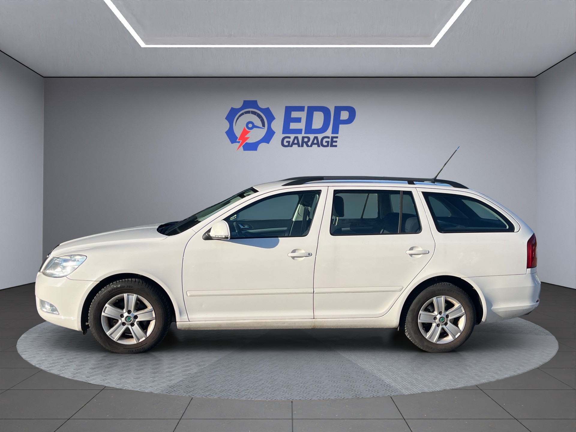 SKODA Octavia Combi 2.0 TDI Ambition 4x4 DSG-image-0