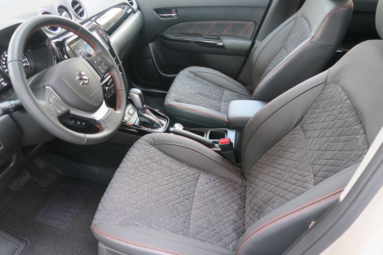 SUZUKI Vitara 1.4 T Black Edition Top Hybrid 4x4-showroom-element-3