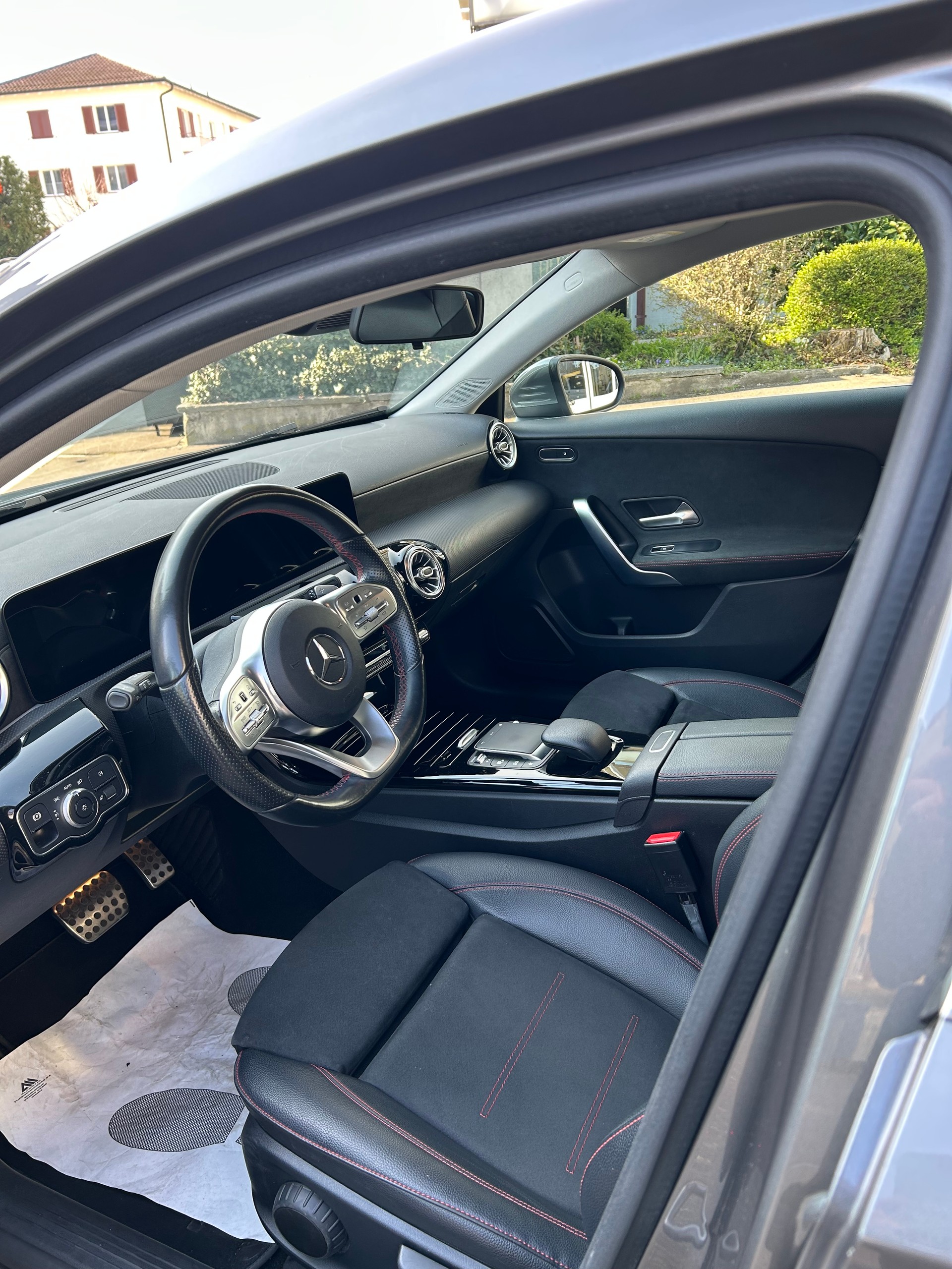 MERCEDES-BENZ A 180 AMG Line 7G-DCT-image-7