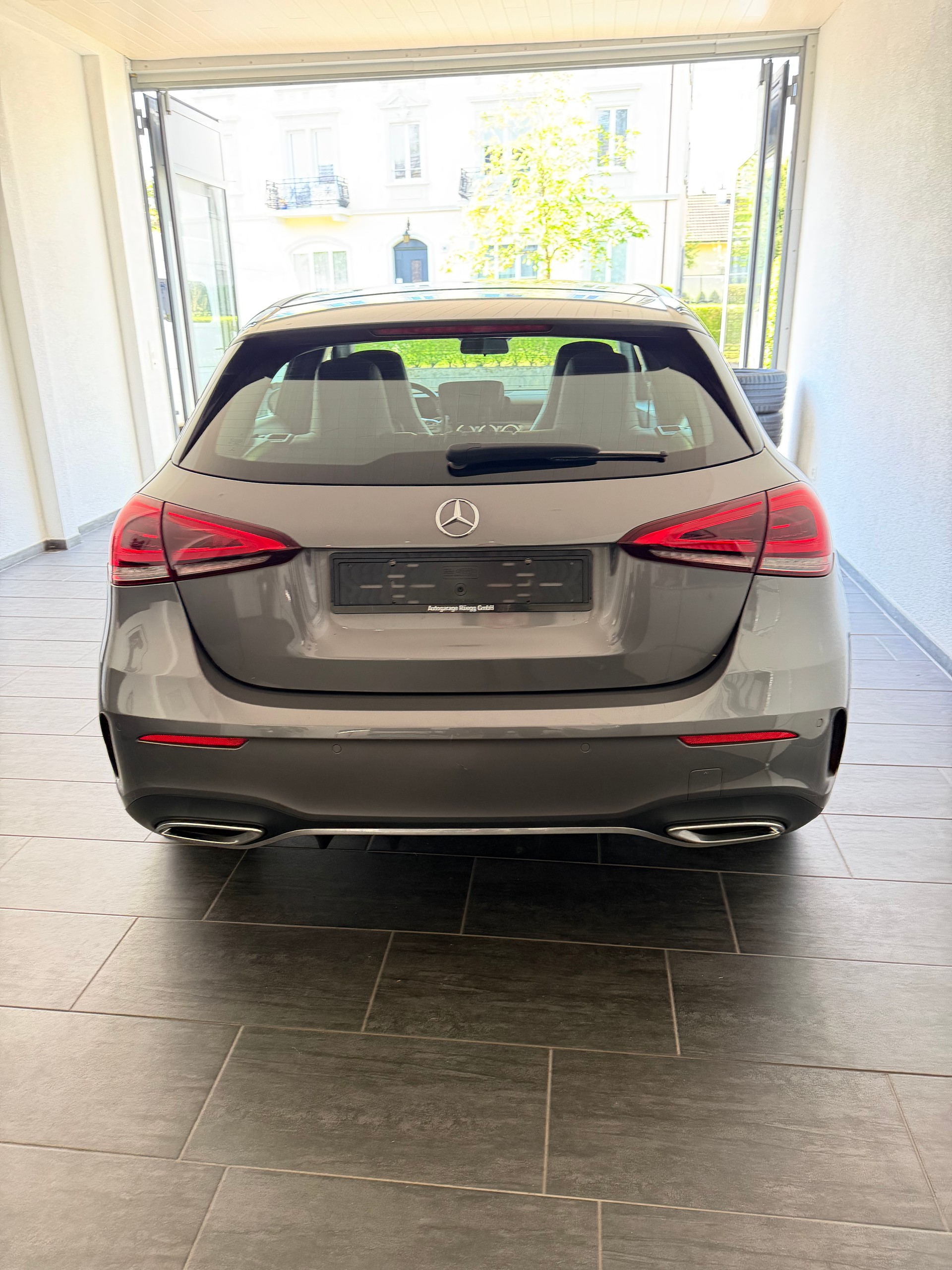 MERCEDES-BENZ A 180 AMG Line 7G-DCT-image-5