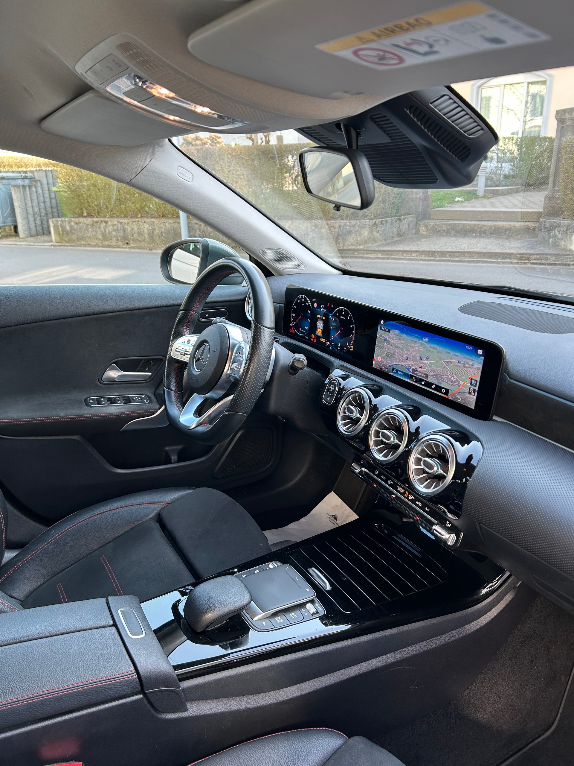 MERCEDES-BENZ A 180 AMG Line 7G-DCT-image-9