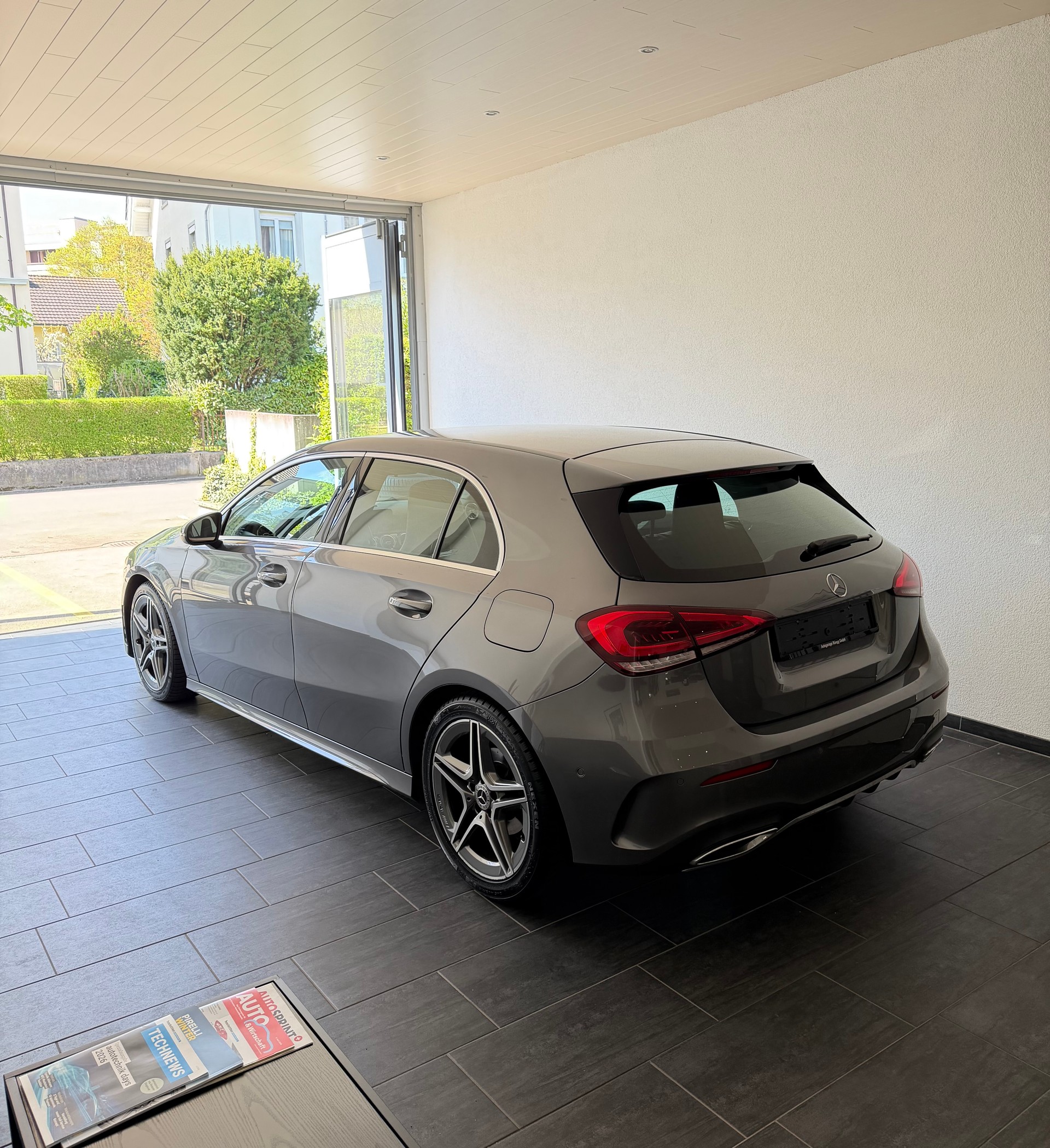 MERCEDES-BENZ A 180 AMG Line 7G-DCT-image-4